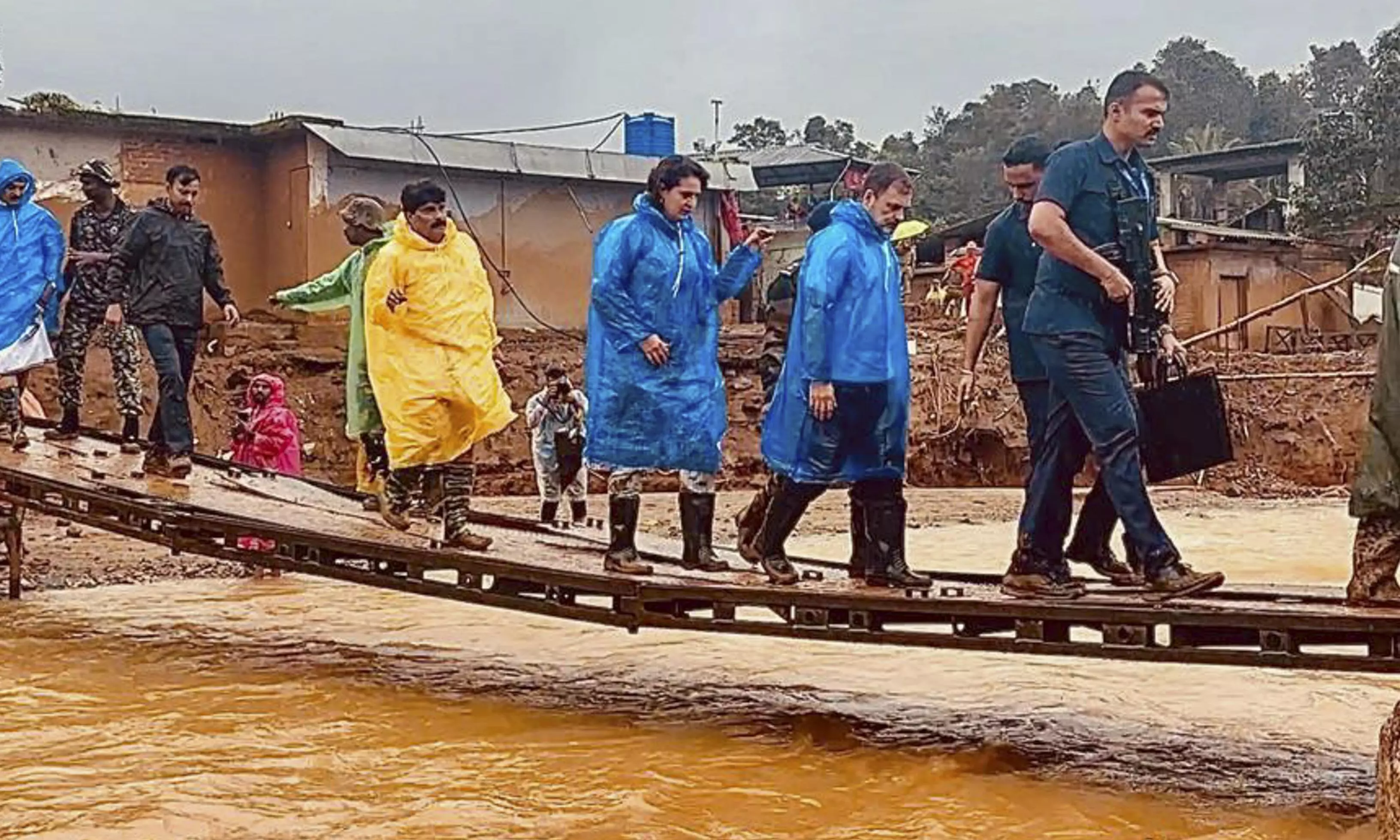 Congress leader Rahul Gandhi, Priyanka visit landslide-hit spot in Wayanad Congress leader Rahul Gandhi, Priyanka visit landslide-hit spot in Wayanad