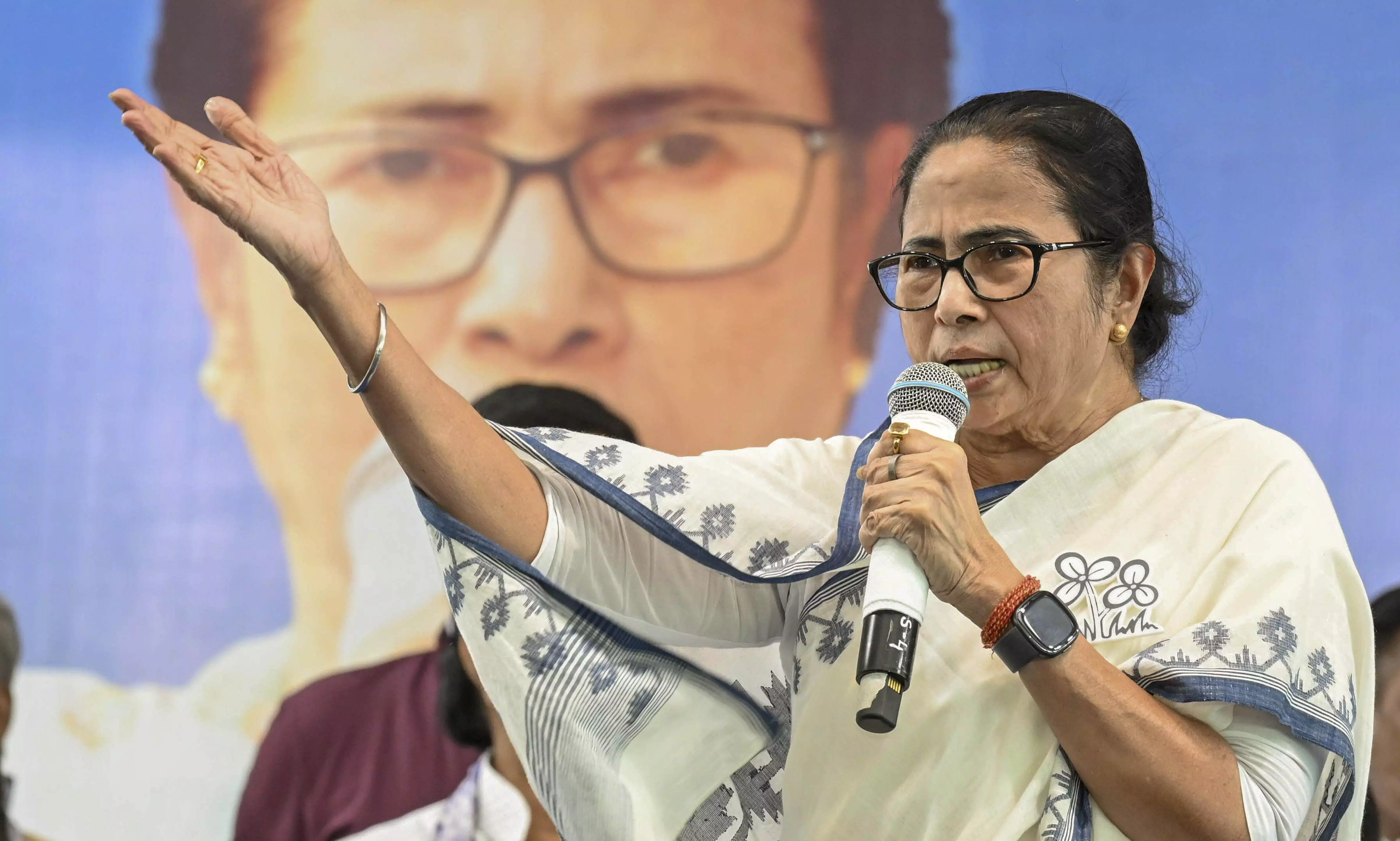 Wayanad landslide: Mamata expresses sorrow over incident, will send two MPs to affected area Wayanad landslide: Mamata expresses sorrow over incident, will send two MPs to affected area