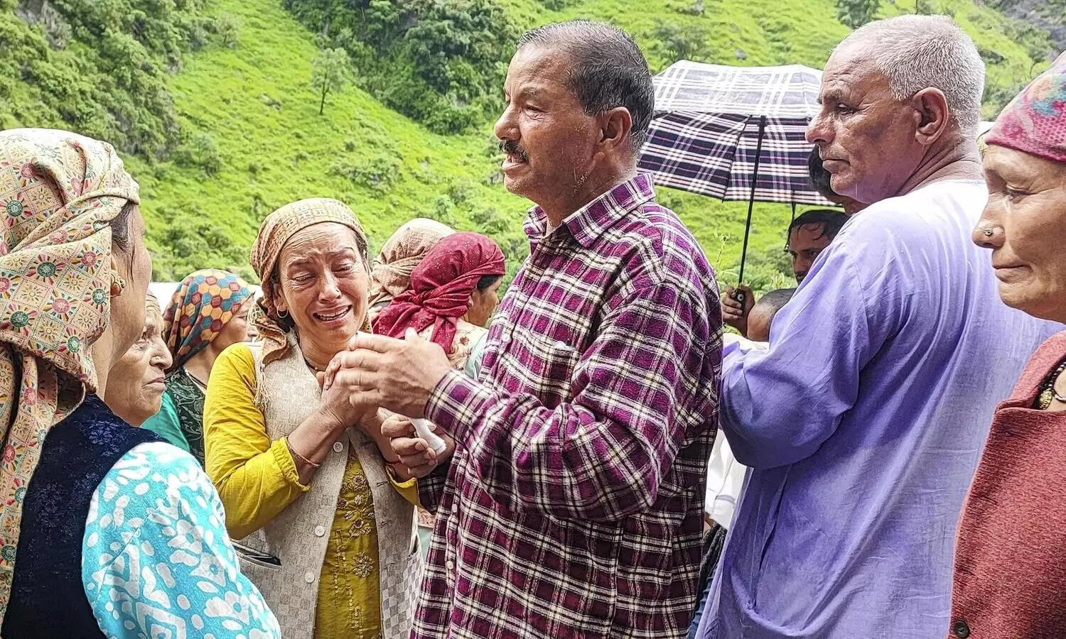 HP cloudburst: Death toll rises to 8, rescue operation on to trace 45 missing people