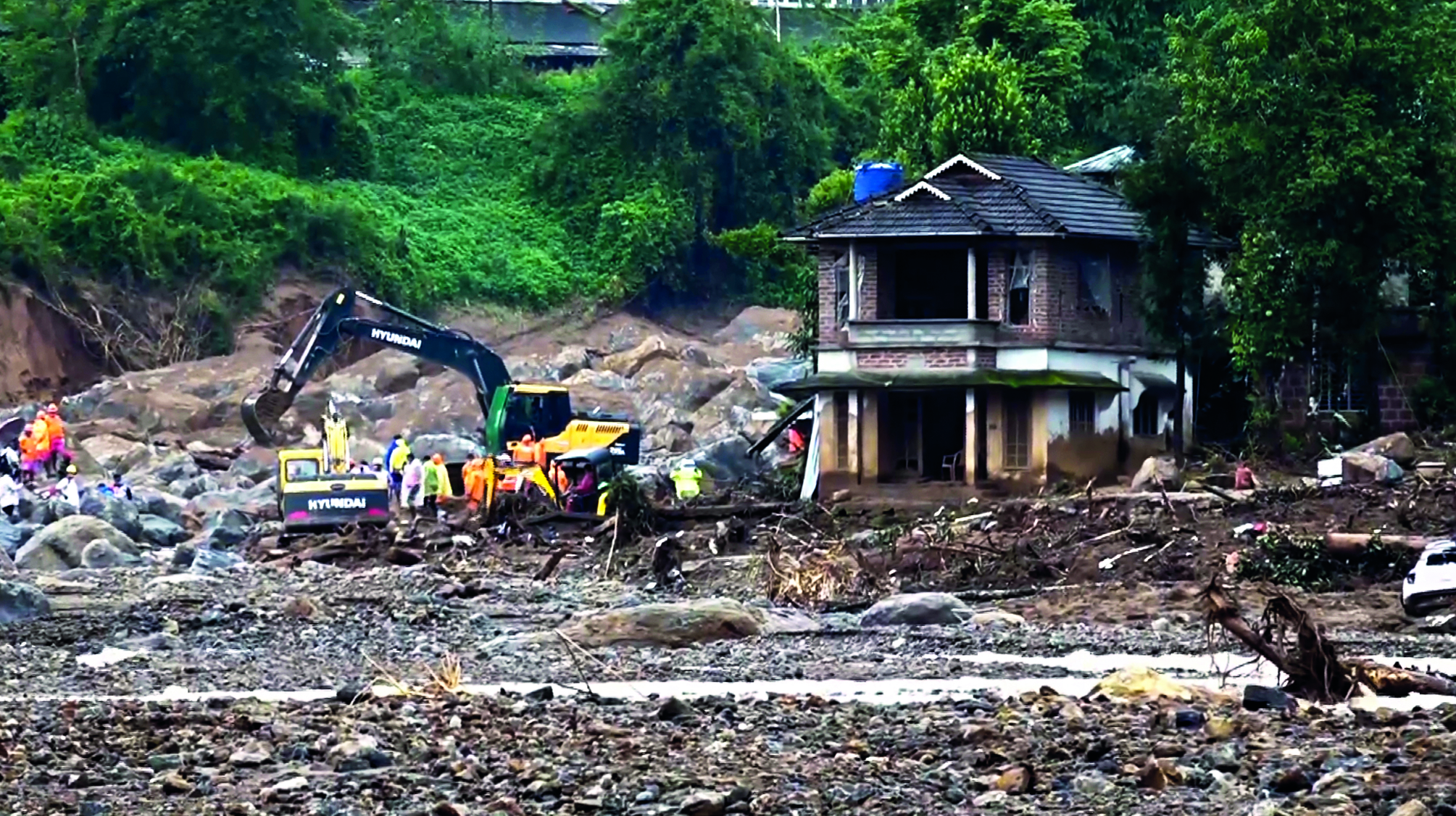 About 242 migrant labourers from Bengal stranded in Wayanad: Min About 242 migrant labourers from Bengal stranded in Wayanad: Min