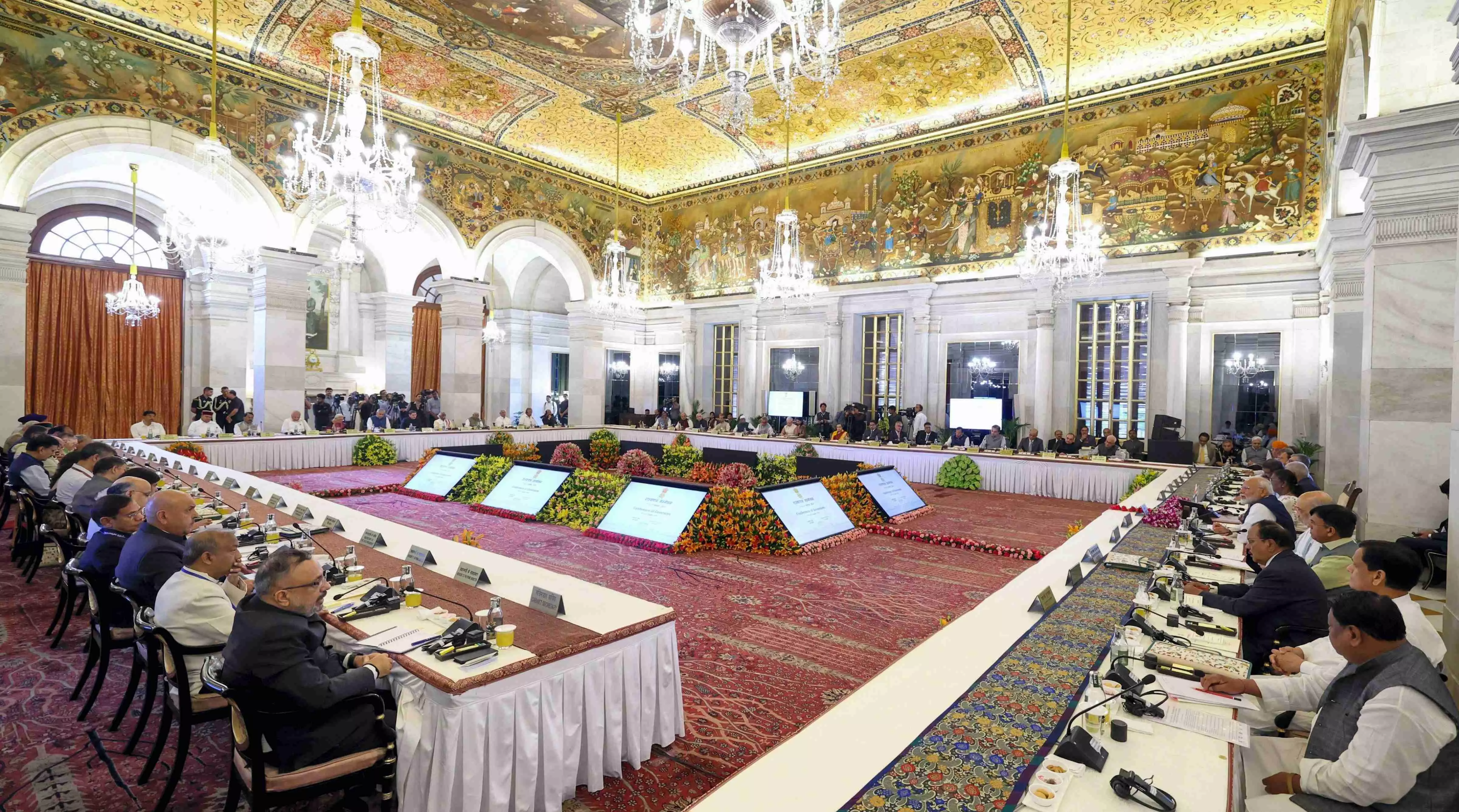 PM urges governors to be an effective bridge between Centre-state