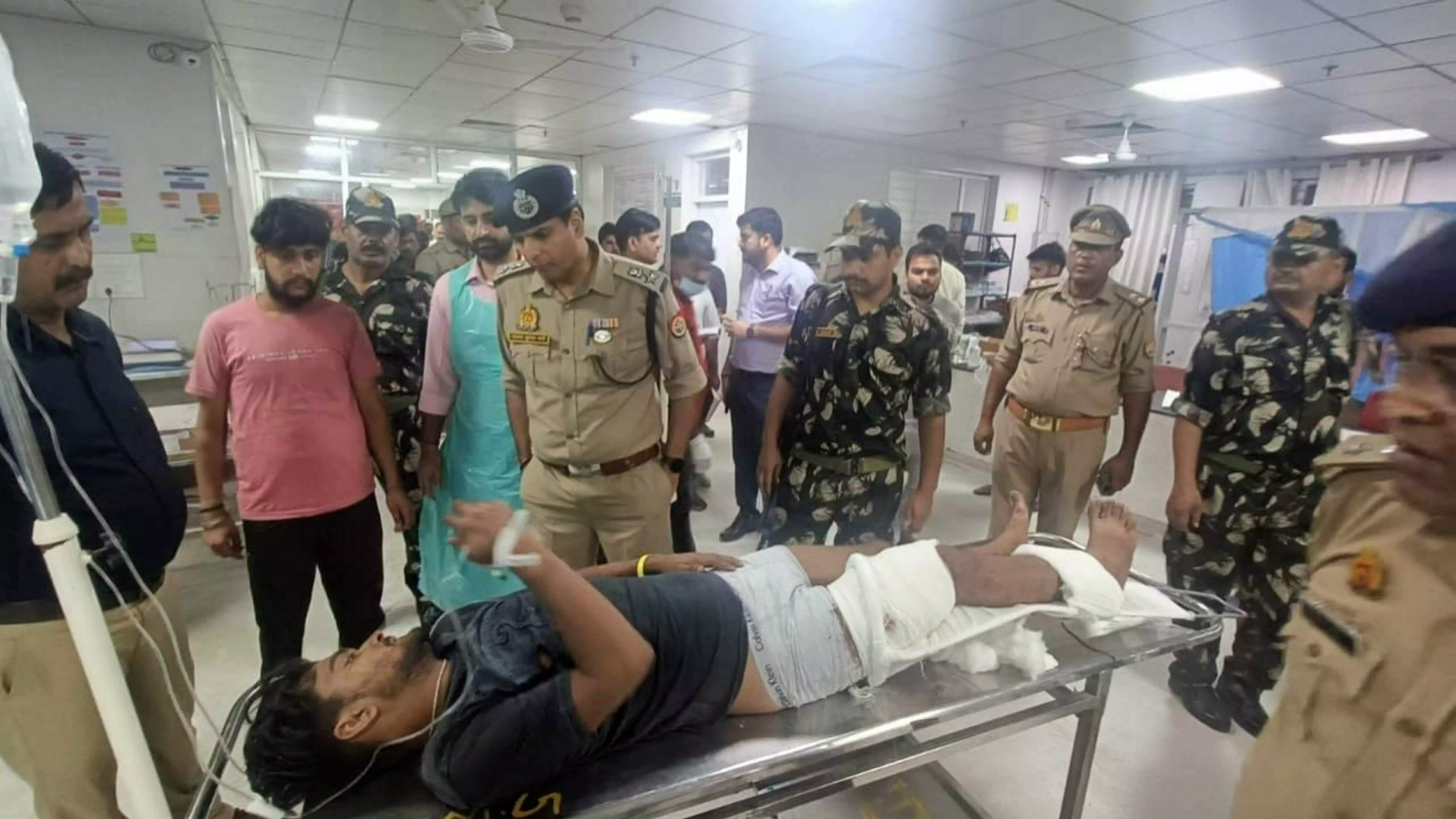 7 killed, 25 injured in bus-car collision on highway in UPs Etawah