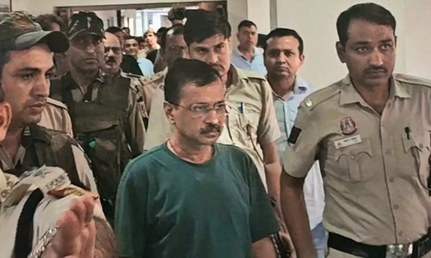 HC upholds Kejriwals arrest by CBI in excise case; directs bail plea to trial court HC upholds Kejriwals arrest by CBI in excise case; directs bail plea to trial court