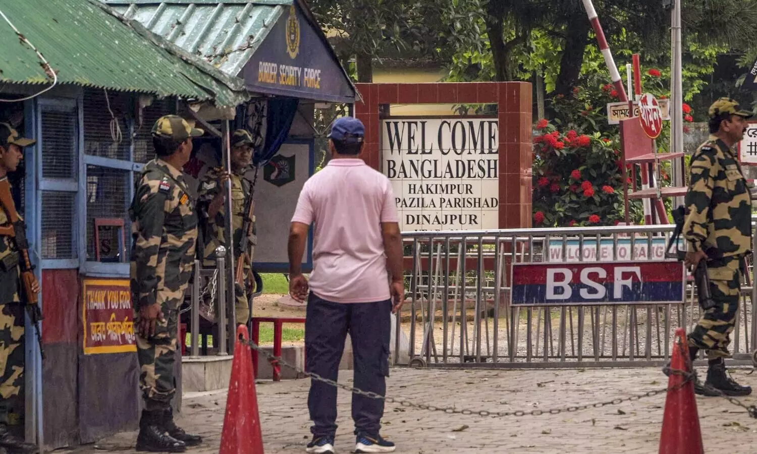 Bangladesh: BSF DG meets people of border villagers