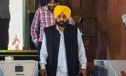 Punjab CM Mann visits Vinesh Phogats home in Haryana Punjab CM Mann visits Vinesh Phogats home in Haryana