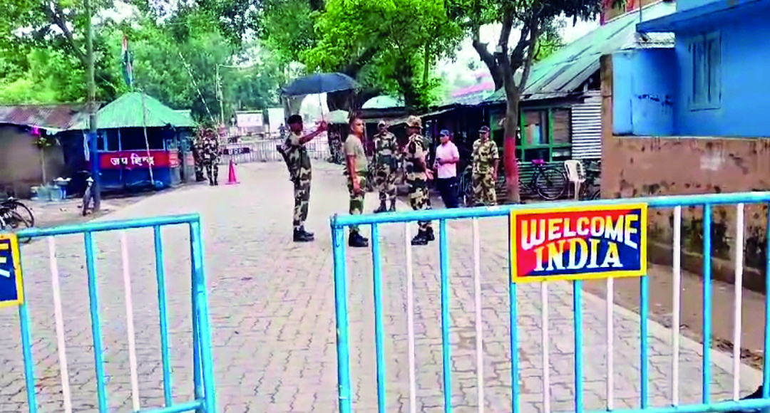 Bangladeshi youth caught attempting illegal entry into India hiding in goods truck