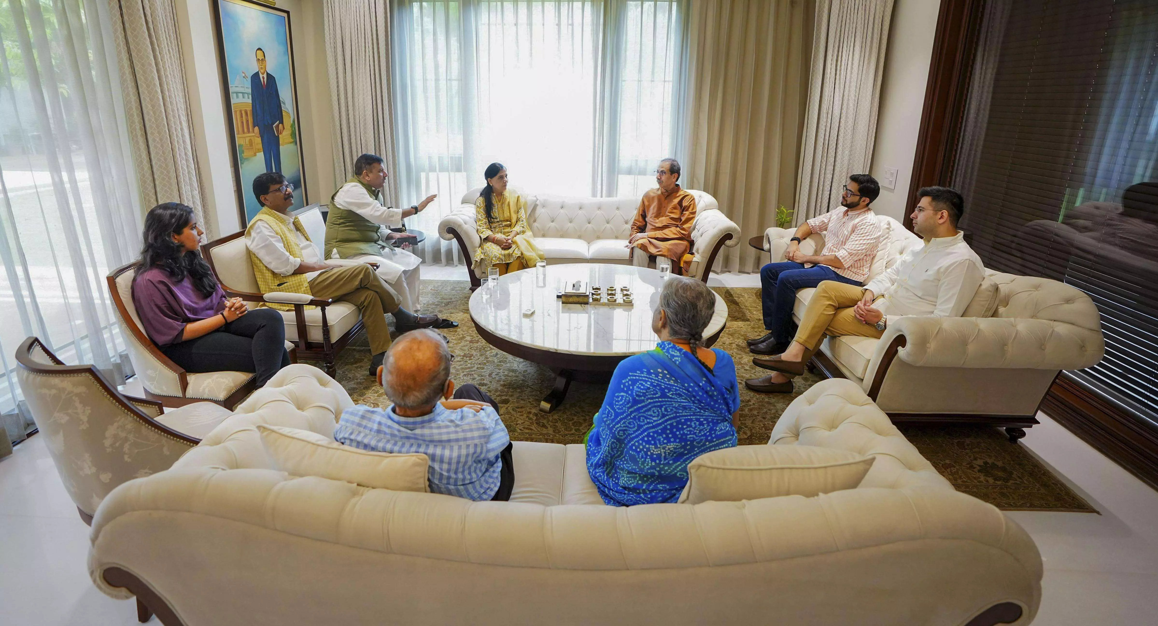 Uddhav Thackeray visits Delhi CM Kejriwals home, meets his wife