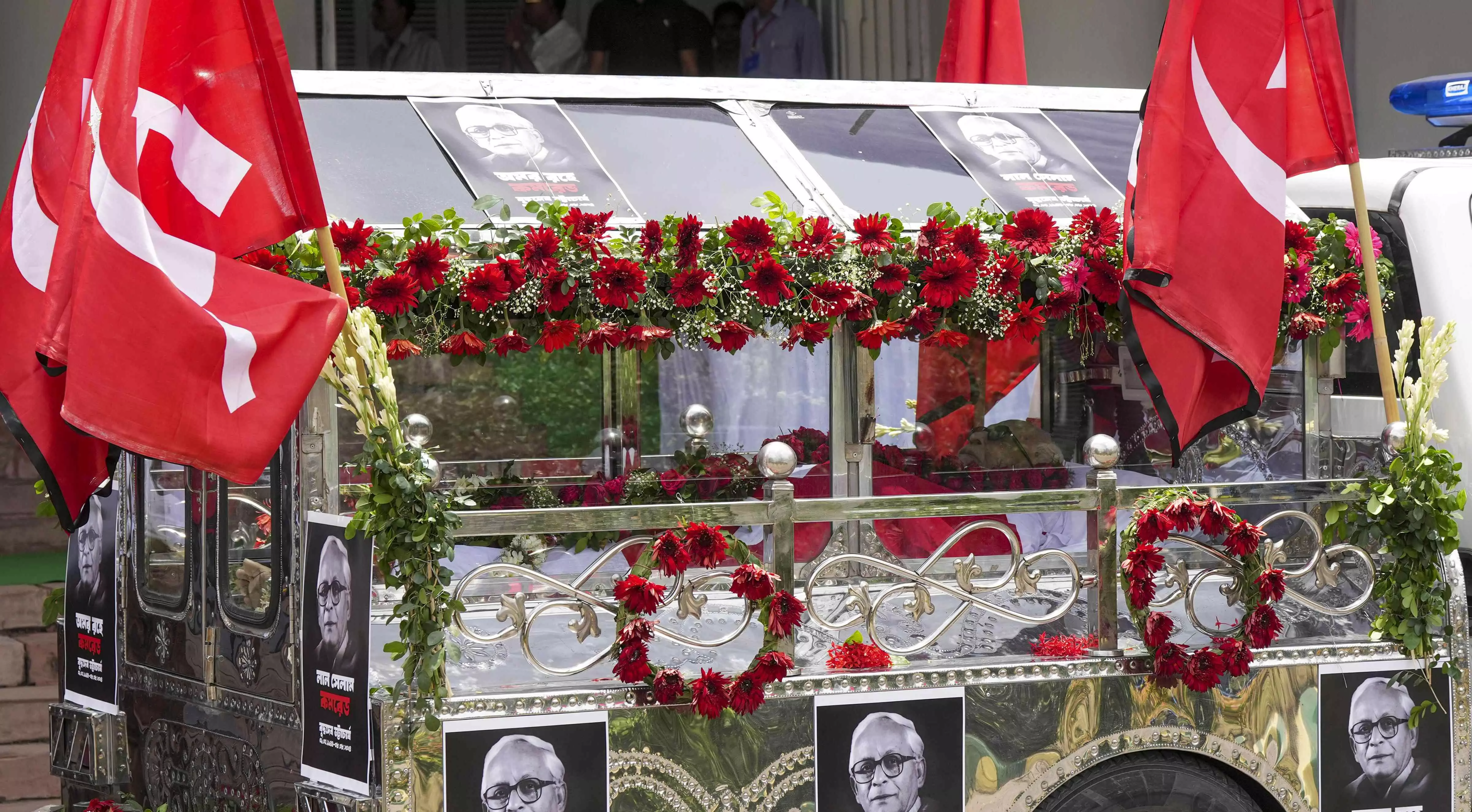 Red salute and tears: Bengal CPI(M) bids farewell to Buddhadeb Bhattacharya Red salute and tears: Bengal CPI(M) bids farewell to Buddhadeb Bhattacharya