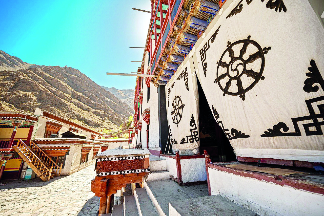 The path of unfathomable beauty