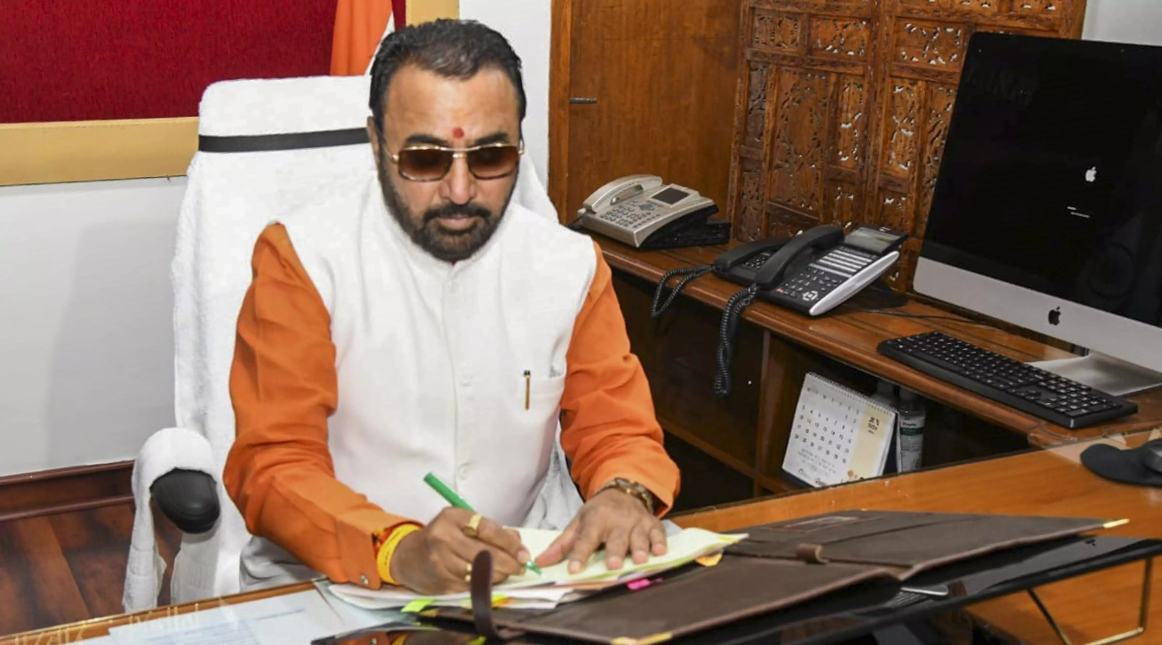 Uddhav bowing before trivial people for Maharashtra CMs post: Union minister Jadhav Uddhav bowing before trivial people for Maharashtra CMs post: Union minister Jadhav