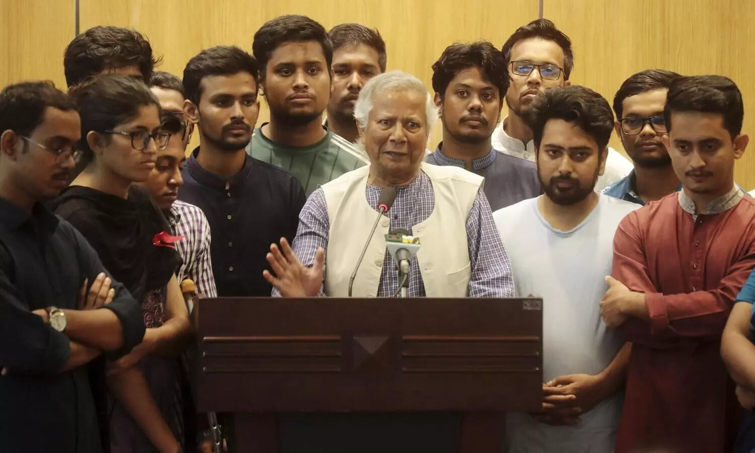 Yunus meets Bangladeshi Hindus, calls for patience before judging his govt
