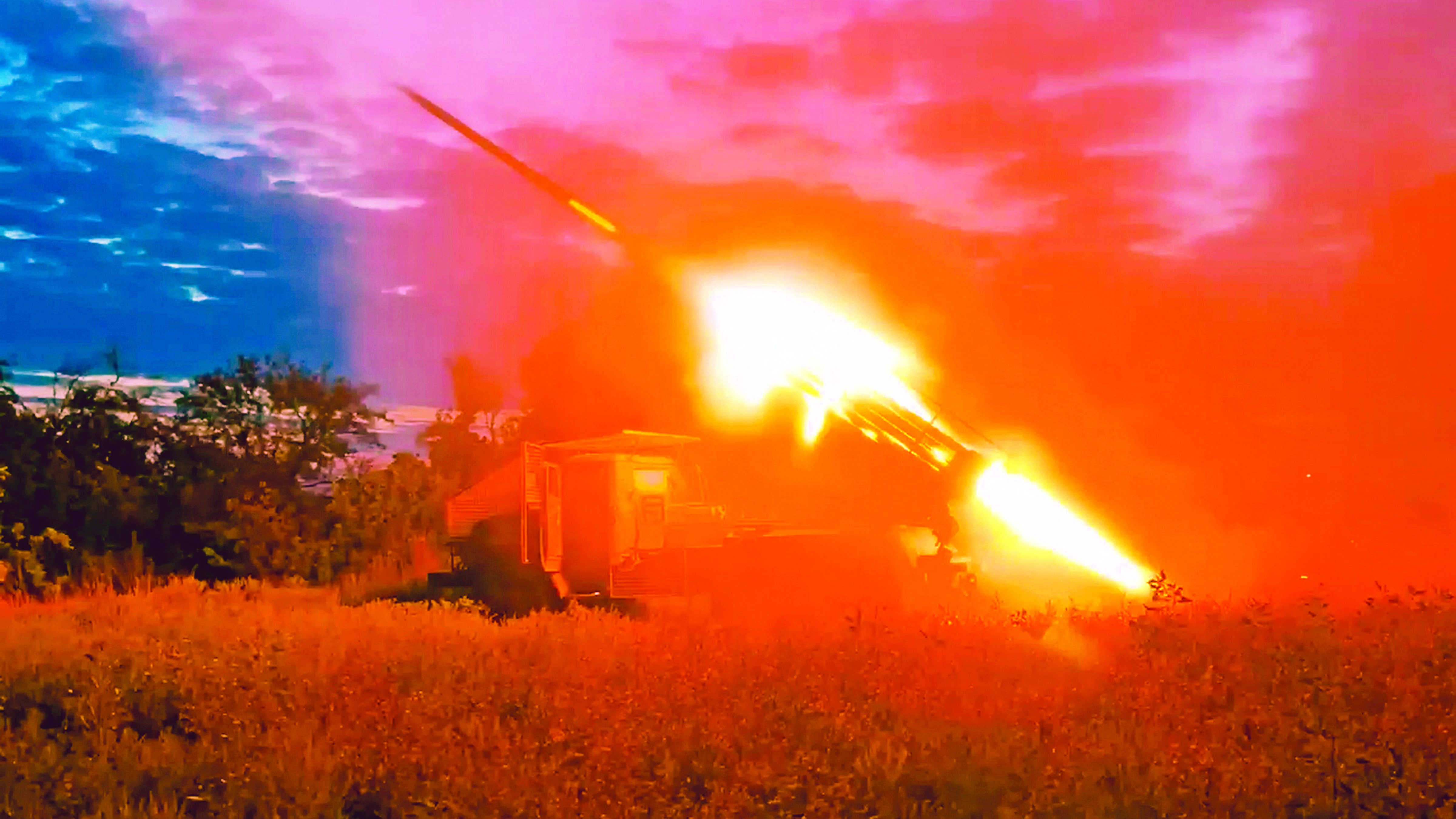 Hamas fires rockets at Tel Aviv