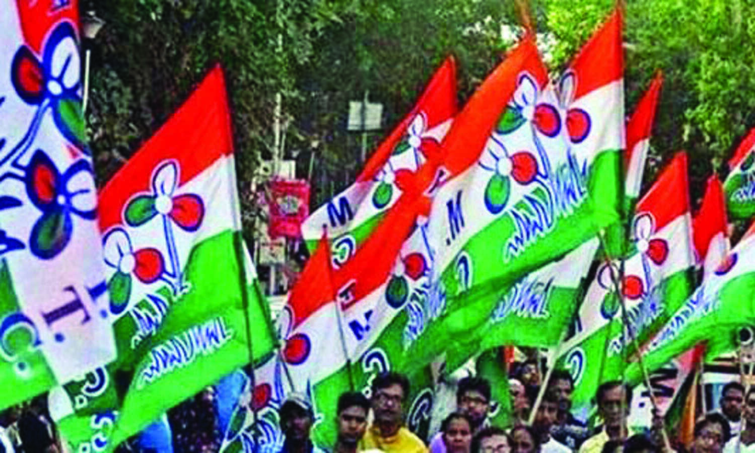 Woman TMC supporter ‘stripped & dragged by BJP men’ in Nandigram Woman TMC supporter ‘stripped & dragged by BJP men’ in Nandigram