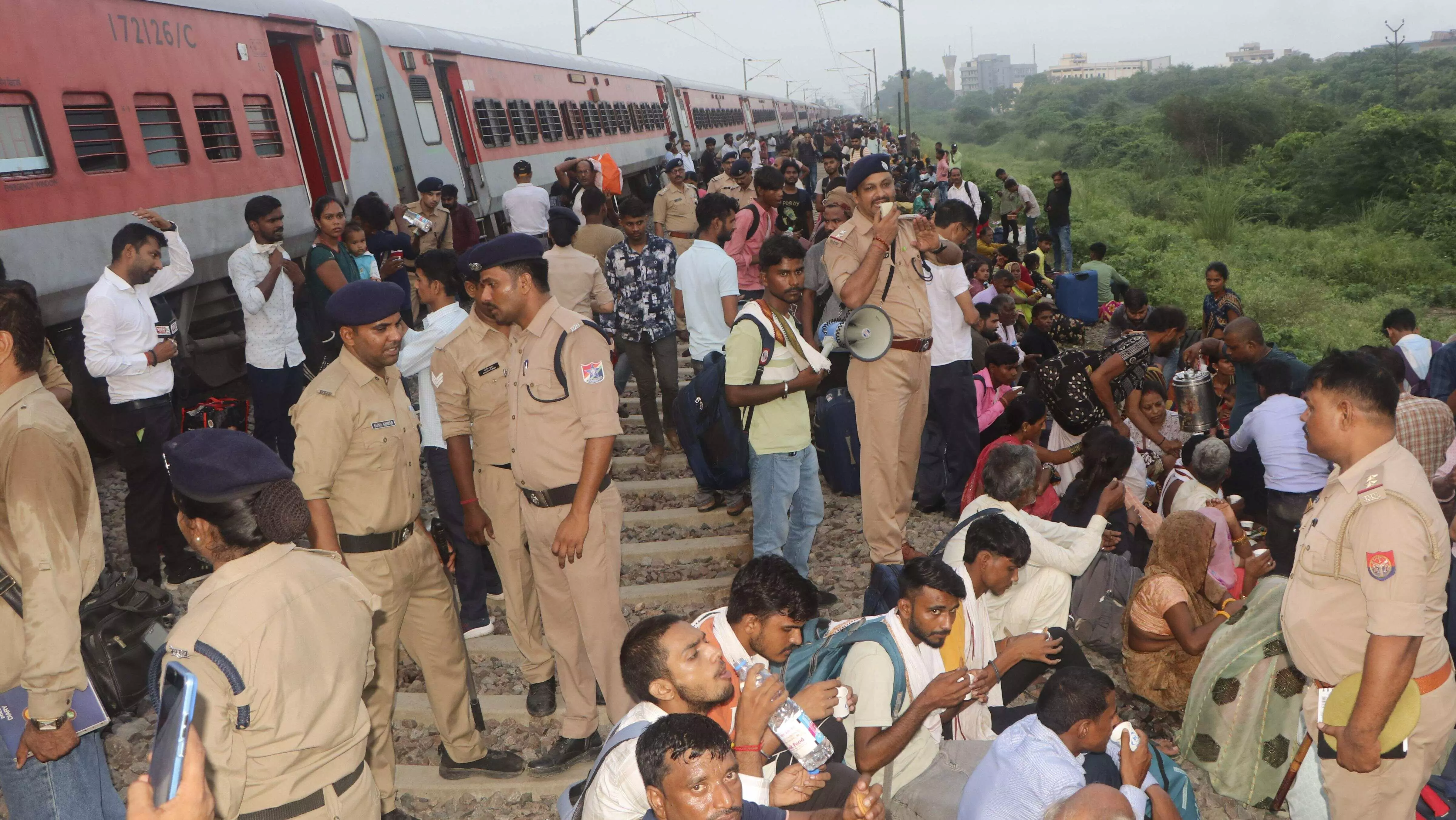 20 coaches of Sabarmati Express derail near Kanpur, Railways hints at sabotage 20 coaches of Sabarmati Express derail near Kanpur, Railways hints at sabotage