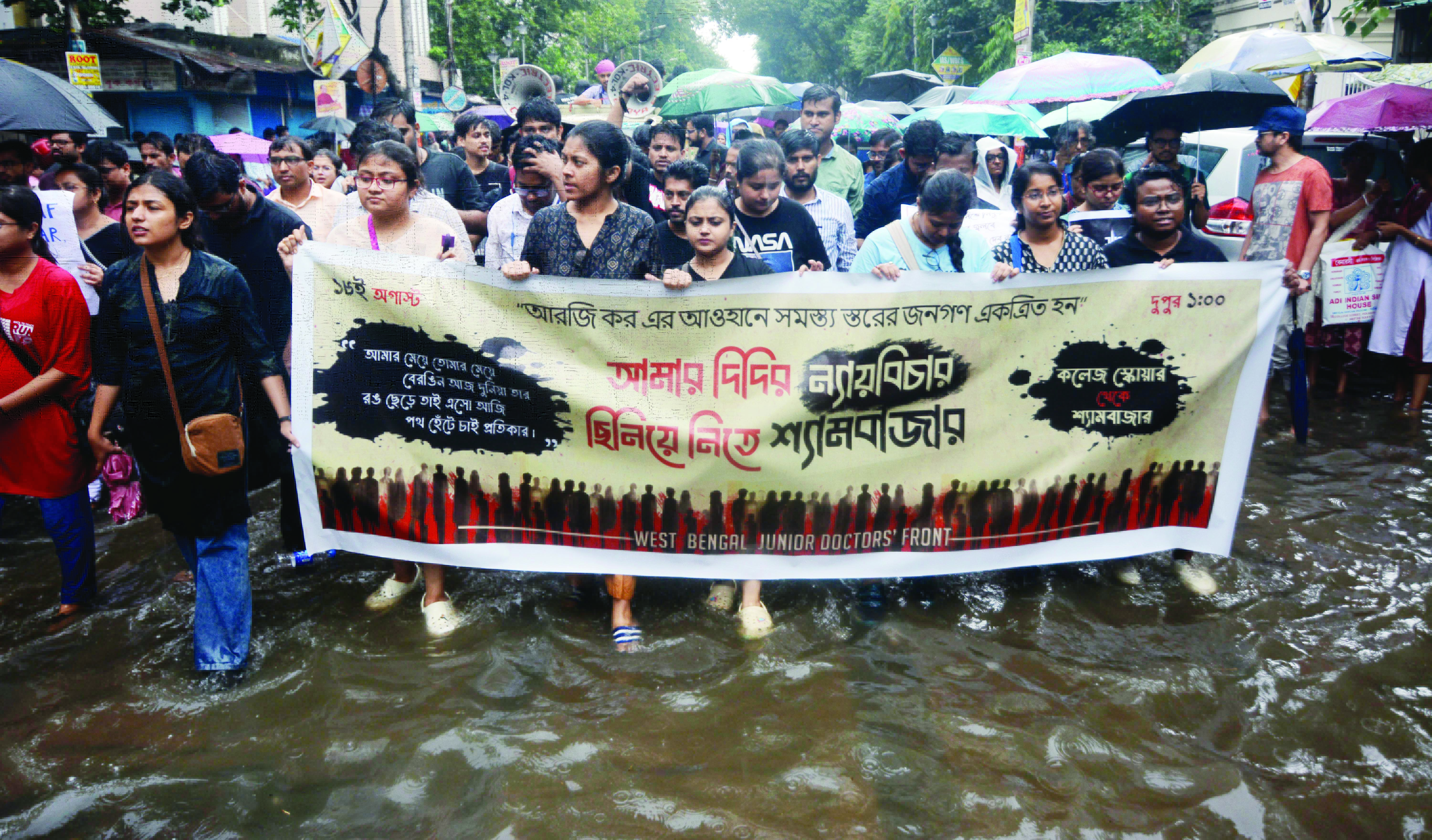 RG Kar case: Junior docs hit streets, demand early conclusion of probe RG Kar case: Junior docs hit streets, demand early conclusion of probe