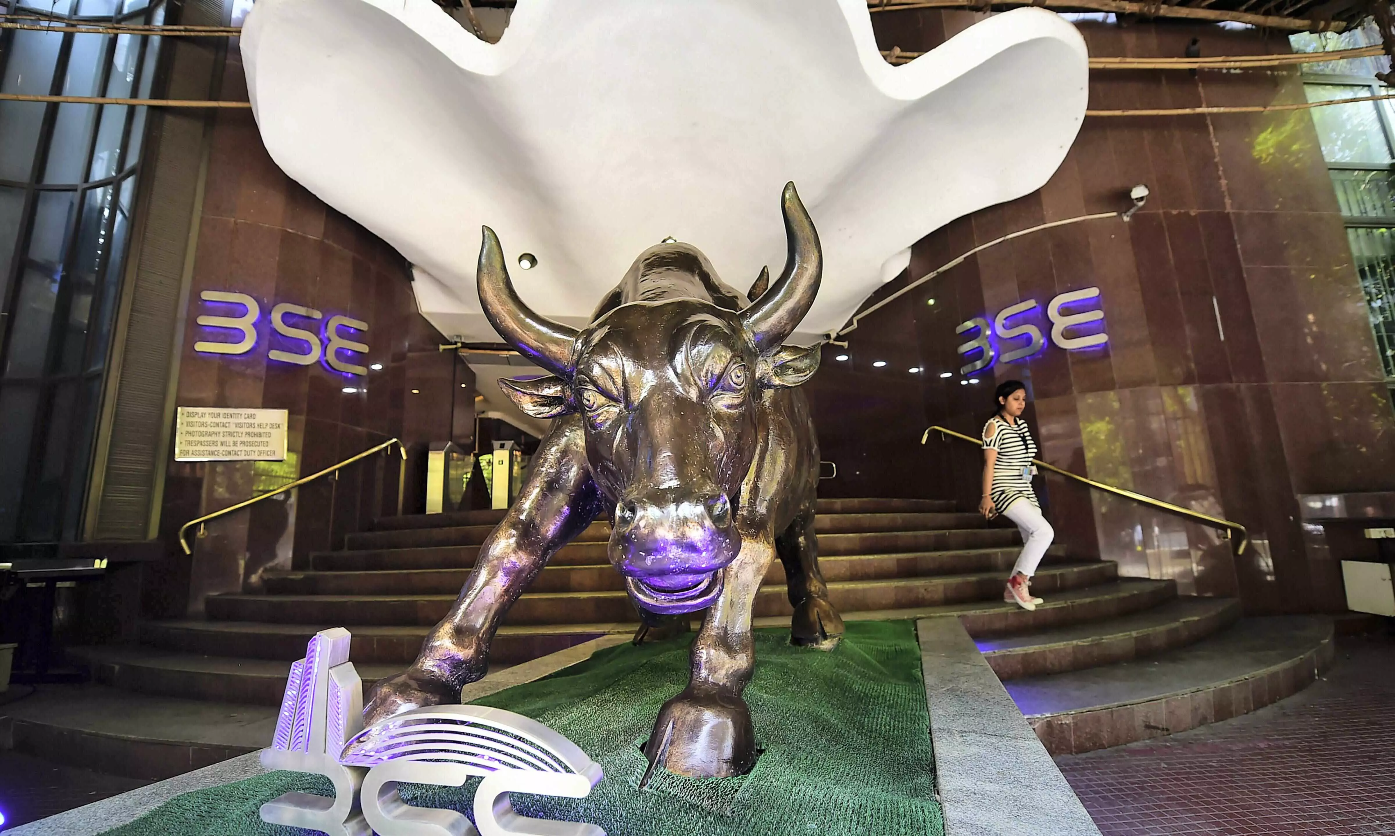 Sensex rebounds 370 points; bank, finance stocks spurt