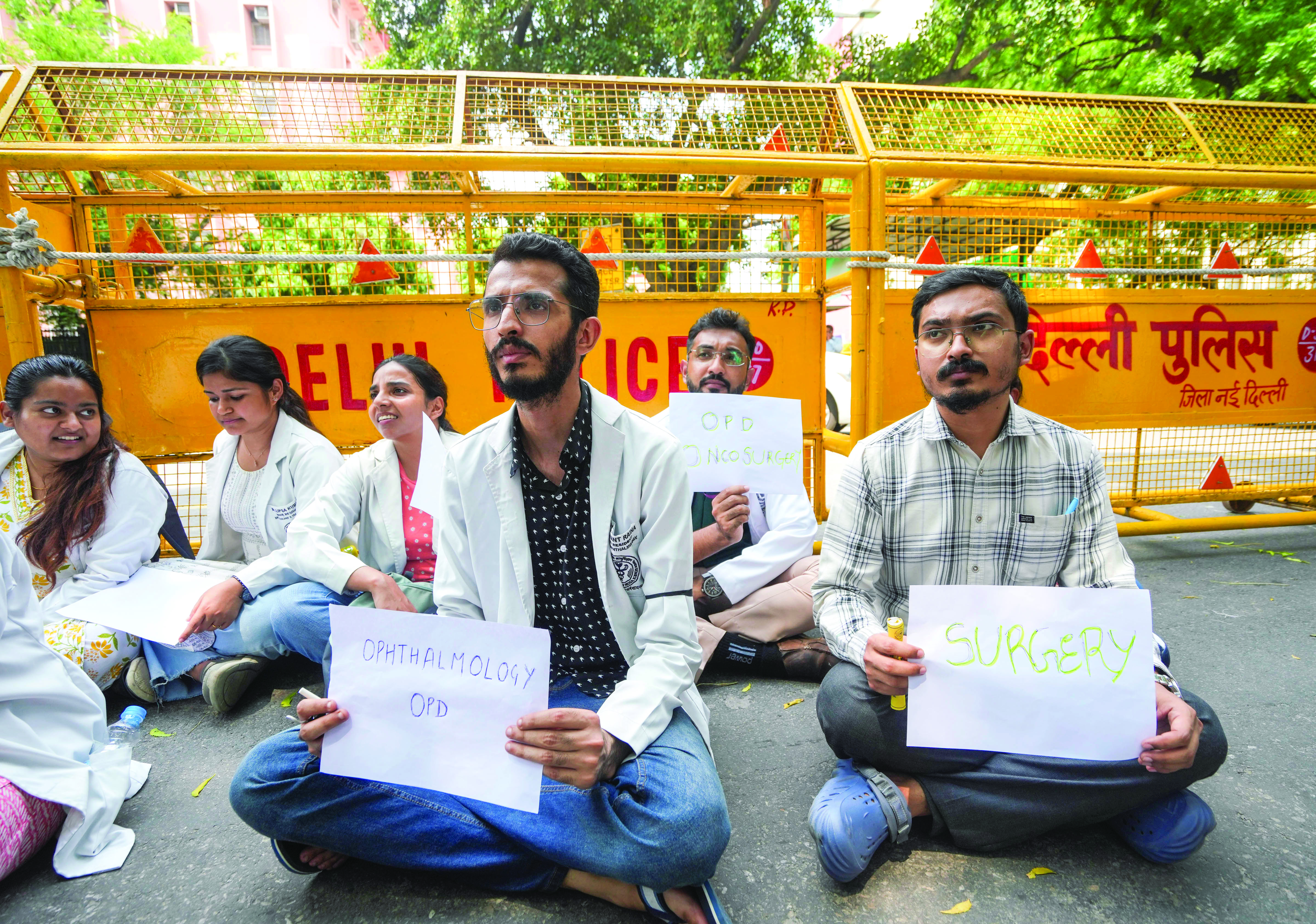 FIR filed against 21 doctors for Nirman Bhawan protest FIR filed against 21 doctors for Nirman Bhawan protest