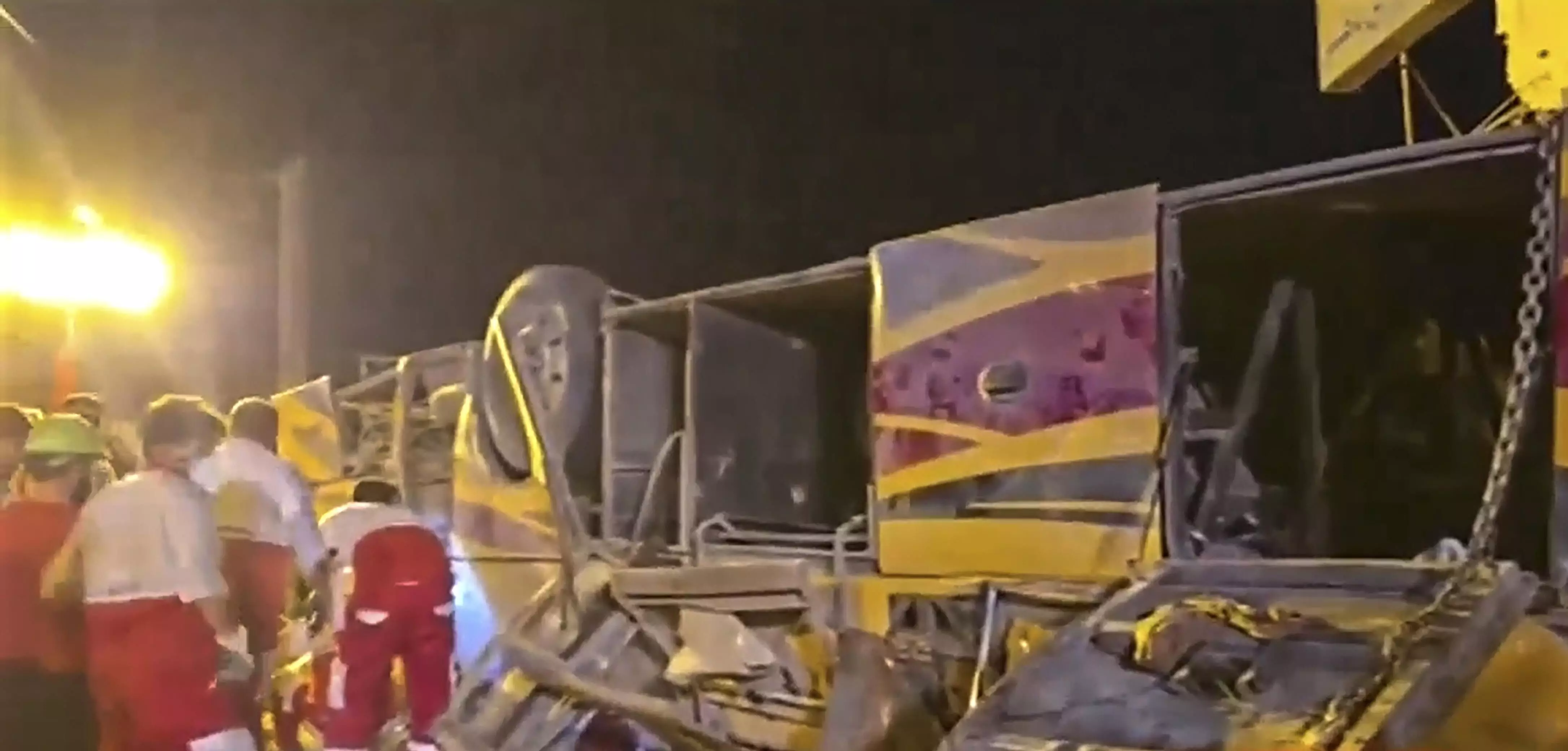 Bus carrying Shiite pilgrims from Pakistan to Iraq crashes in Iran, killing at least 28 people Bus carrying Shiite pilgrims from Pakistan to Iraq crashes in Iran, killing at least 28 people