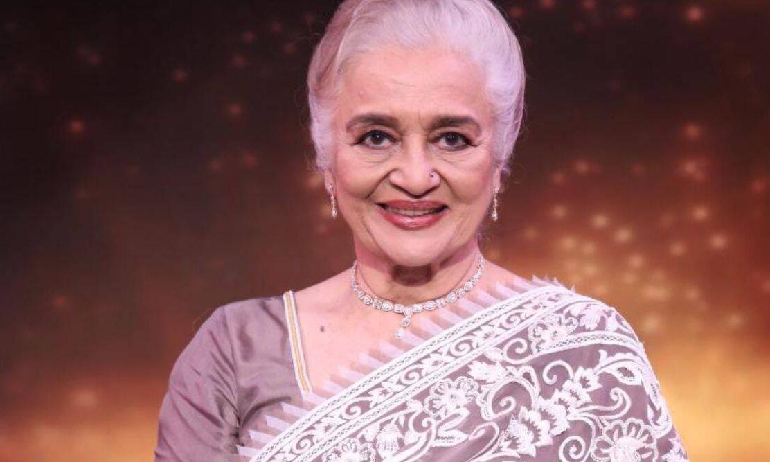 Asha Parekh receives Raj Kapoor Lifetime Achievement award Asha Parekh receives Raj Kapoor Lifetime Achievement award