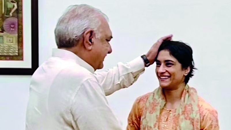 Phogat meets Hooda amid speculation of joining Cong from Hry
