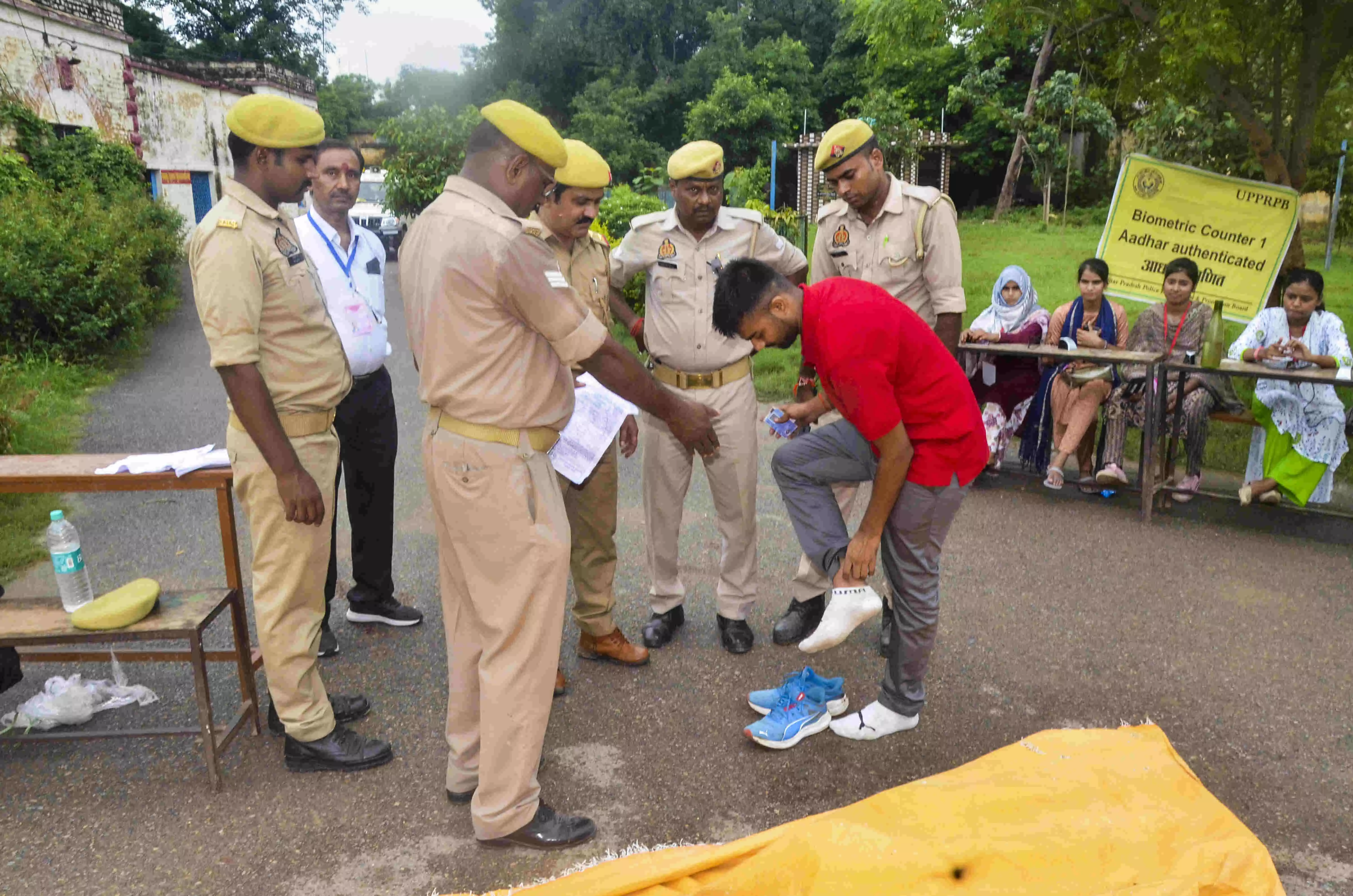 Man held for selling fake question paper of UP Police constable recruitment exam Man held for selling fake question paper of UP Police constable recruitment exam