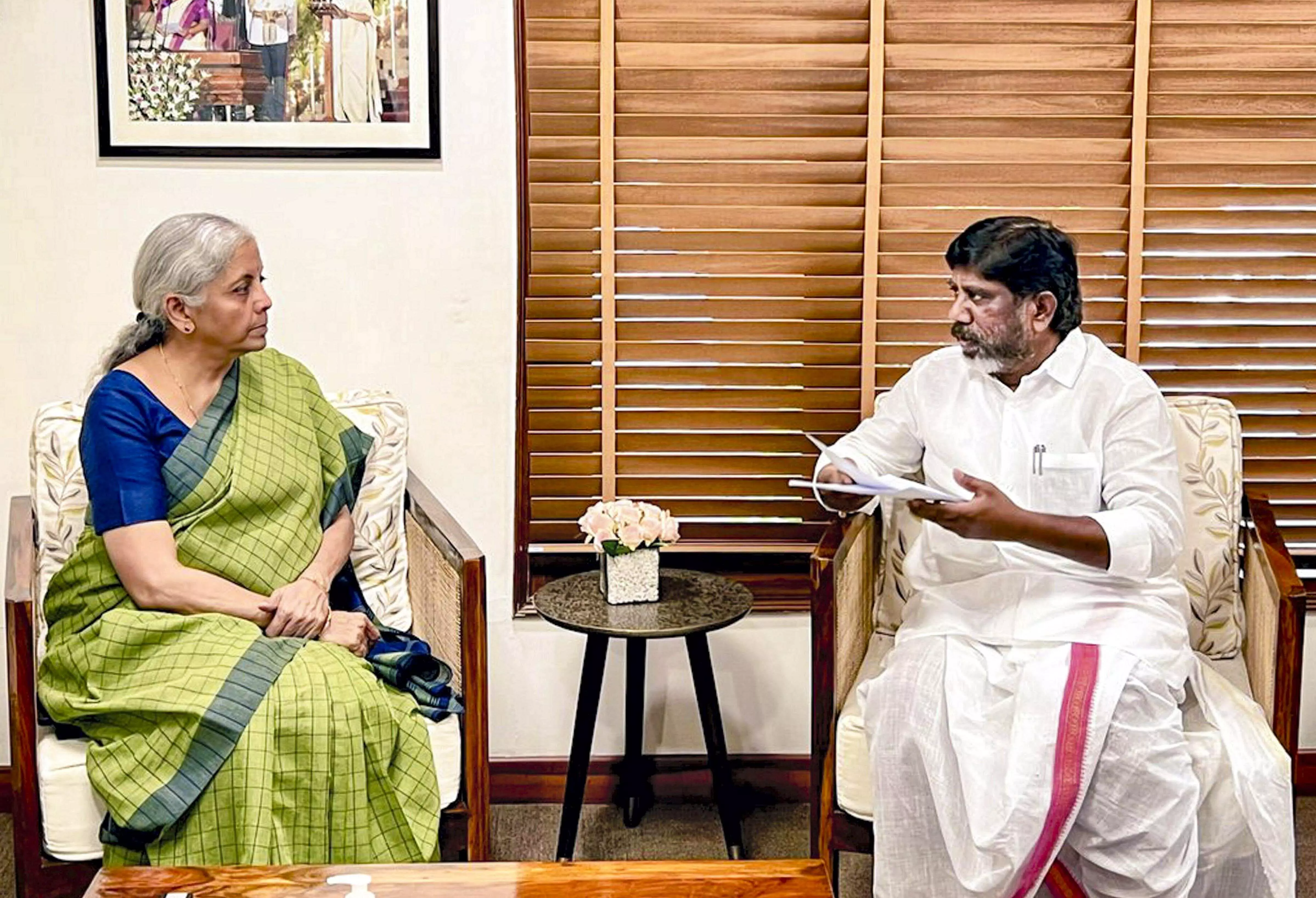 Telangana seeks financial aid, loan restructuring from Centre