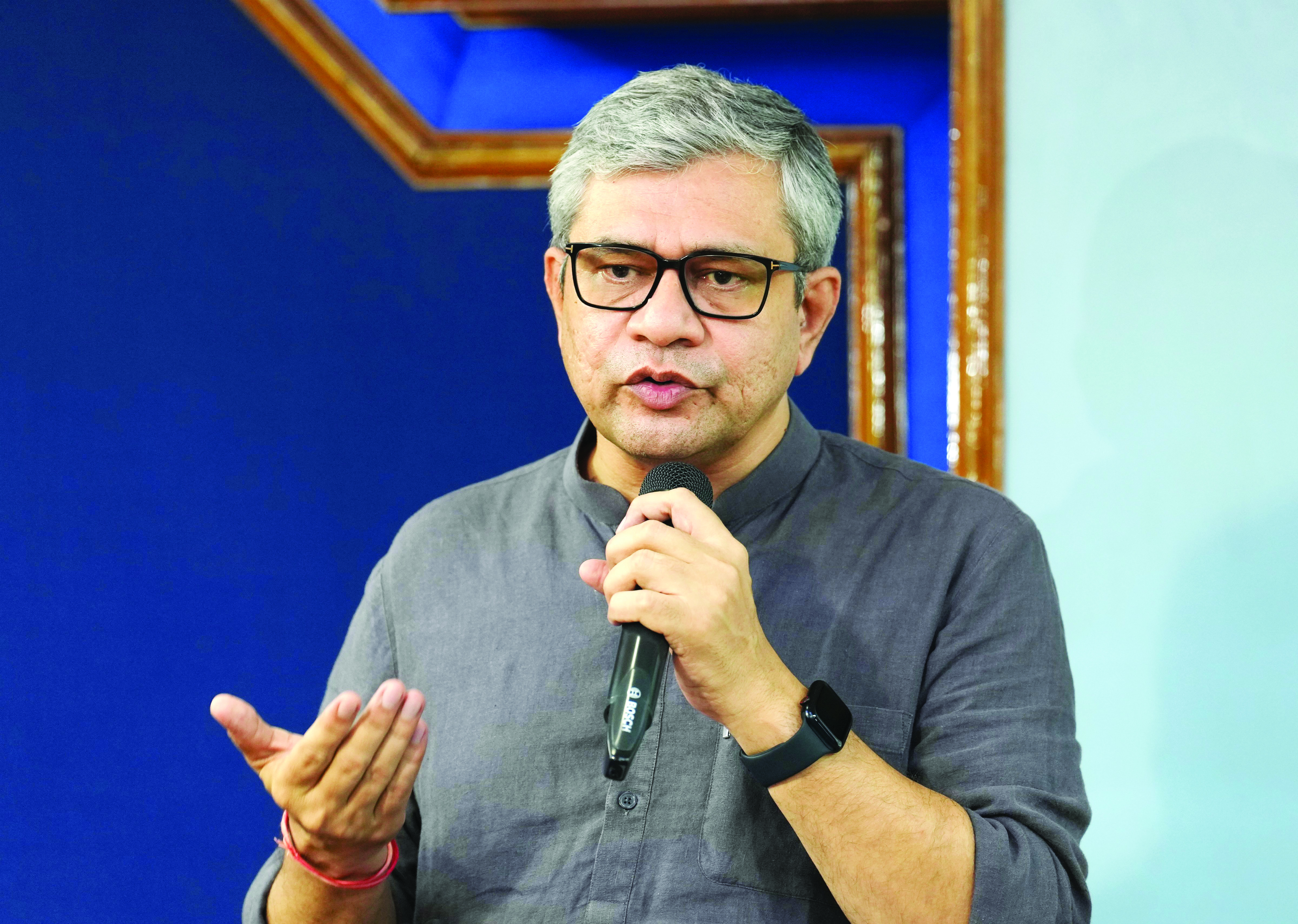 Unified Pension Scheme to put additional burden of Rs 6,250 cr on exchequer: Vaishnaw Unified Pension Scheme to put additional burden of Rs 6,250 cr on exchequer: Vaishnaw