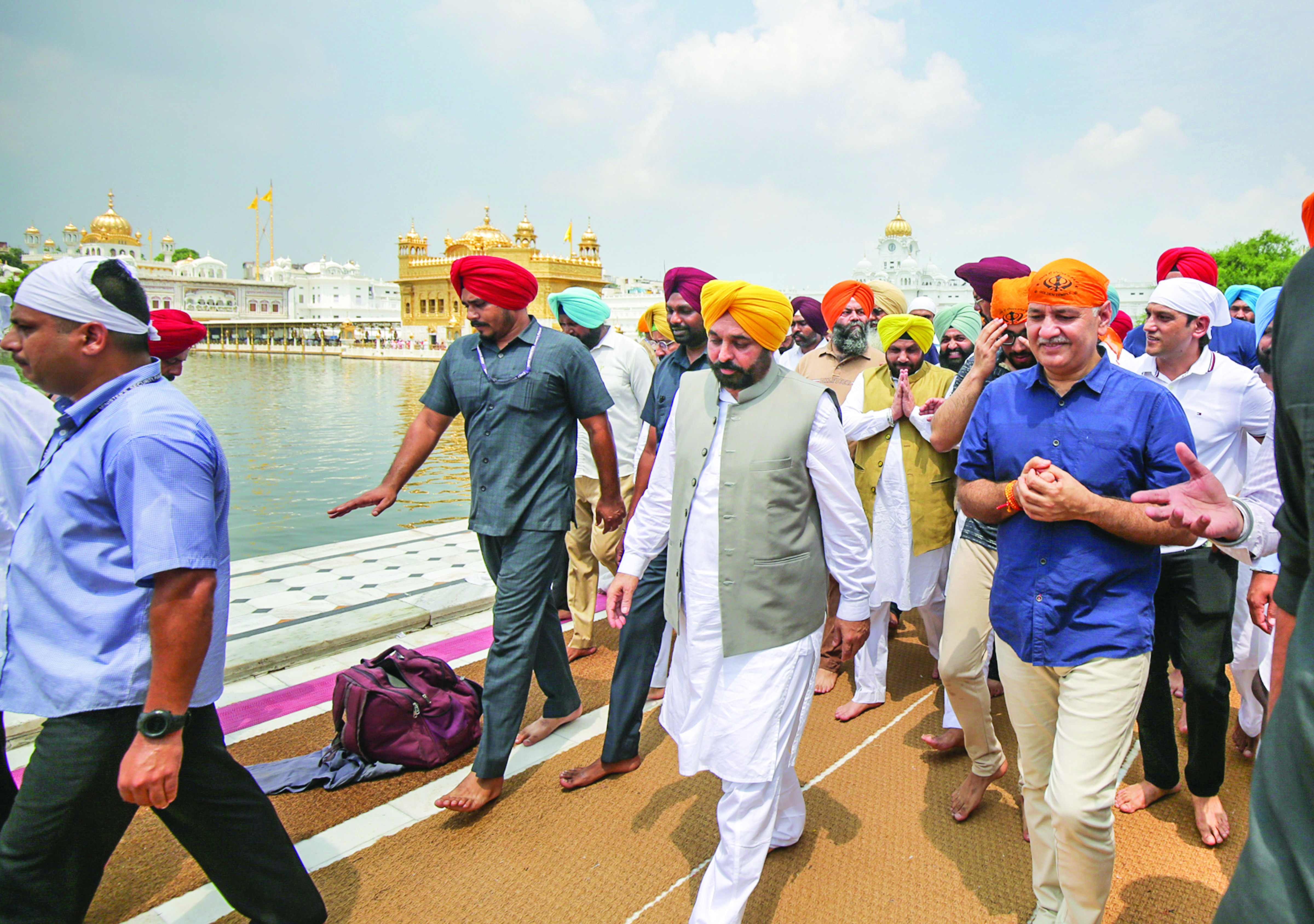 Sisodia visits Golden Temple, prays for CM Kejriwal’s release Sisodia visits Golden Temple, prays for CM Kejriwal’s release