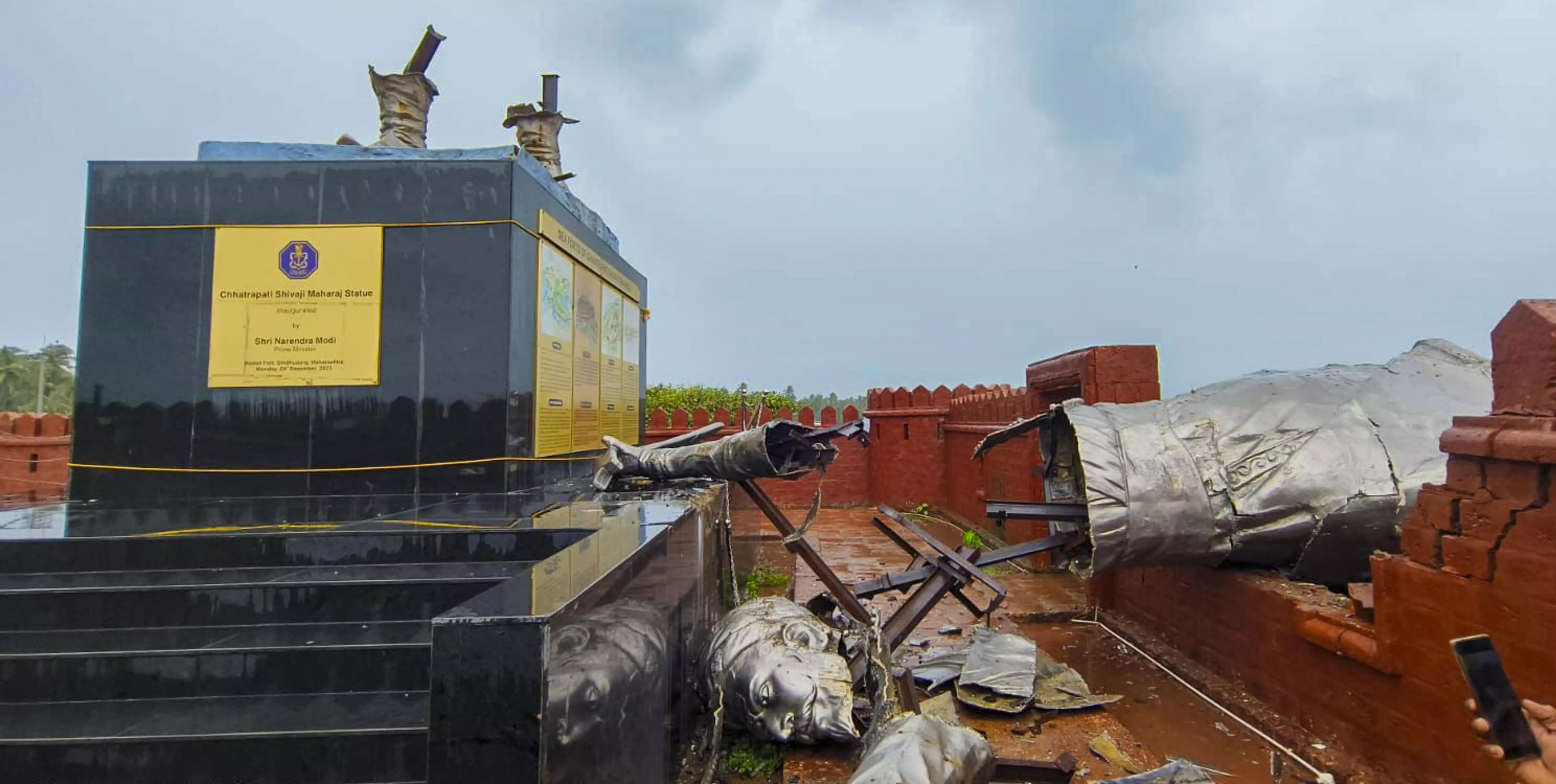 FIR filed against contractor and structural consultant over collapse of Shivaji Maharajs statue