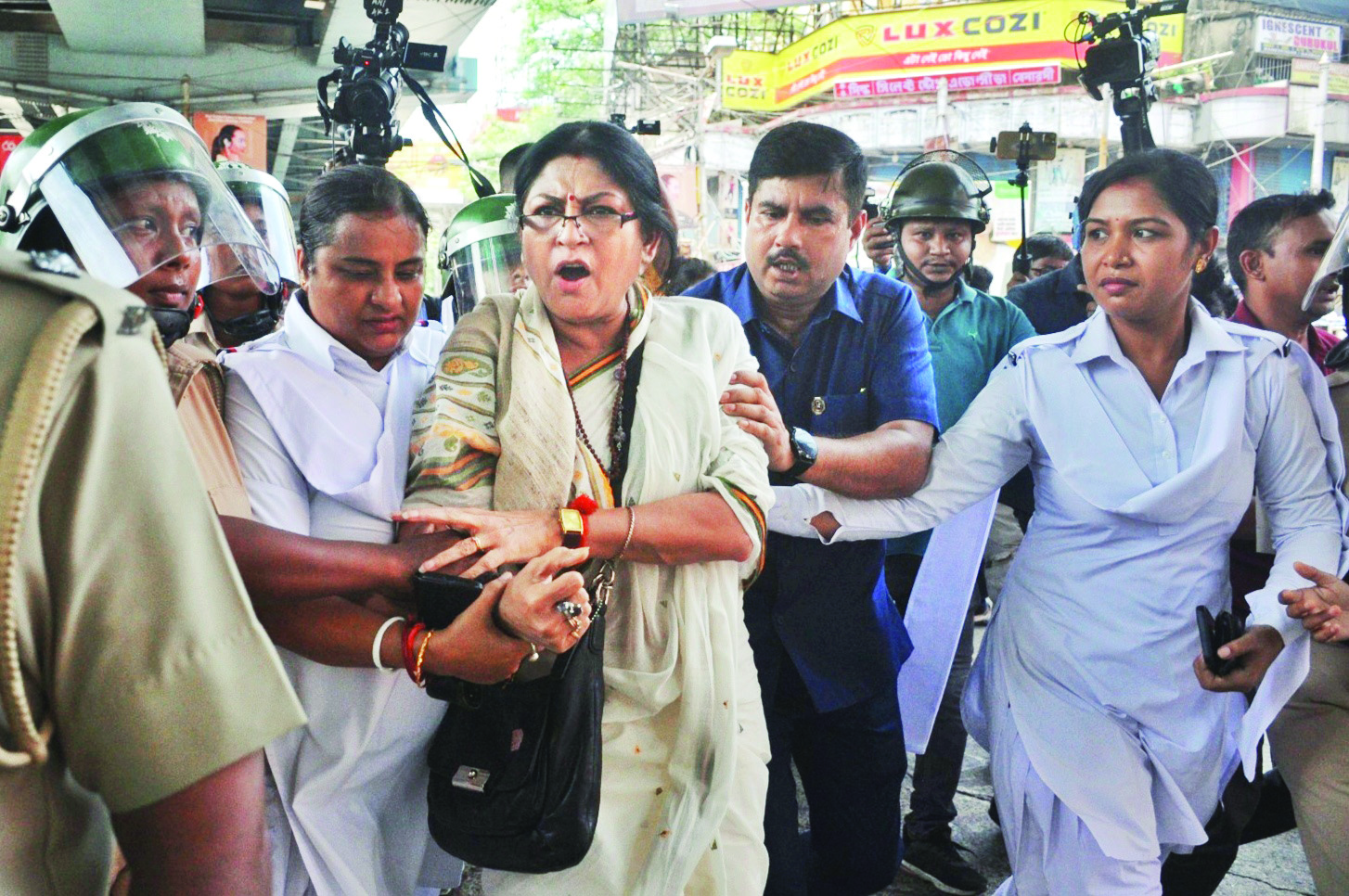 BJP leaders, workers clash with police  personnel during failed 12-hr strike