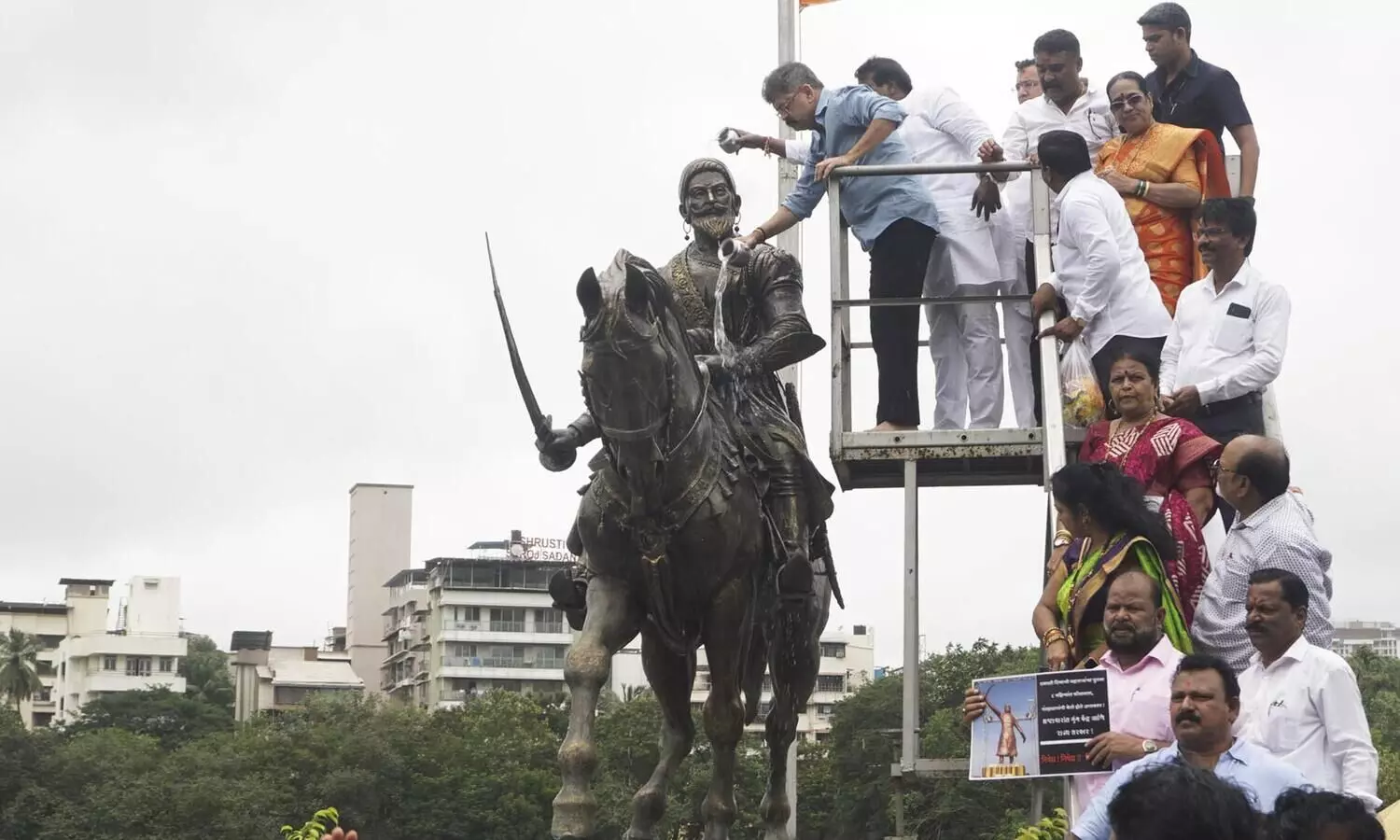 Panels set up to probe collapse of Shivaji statue, build new one