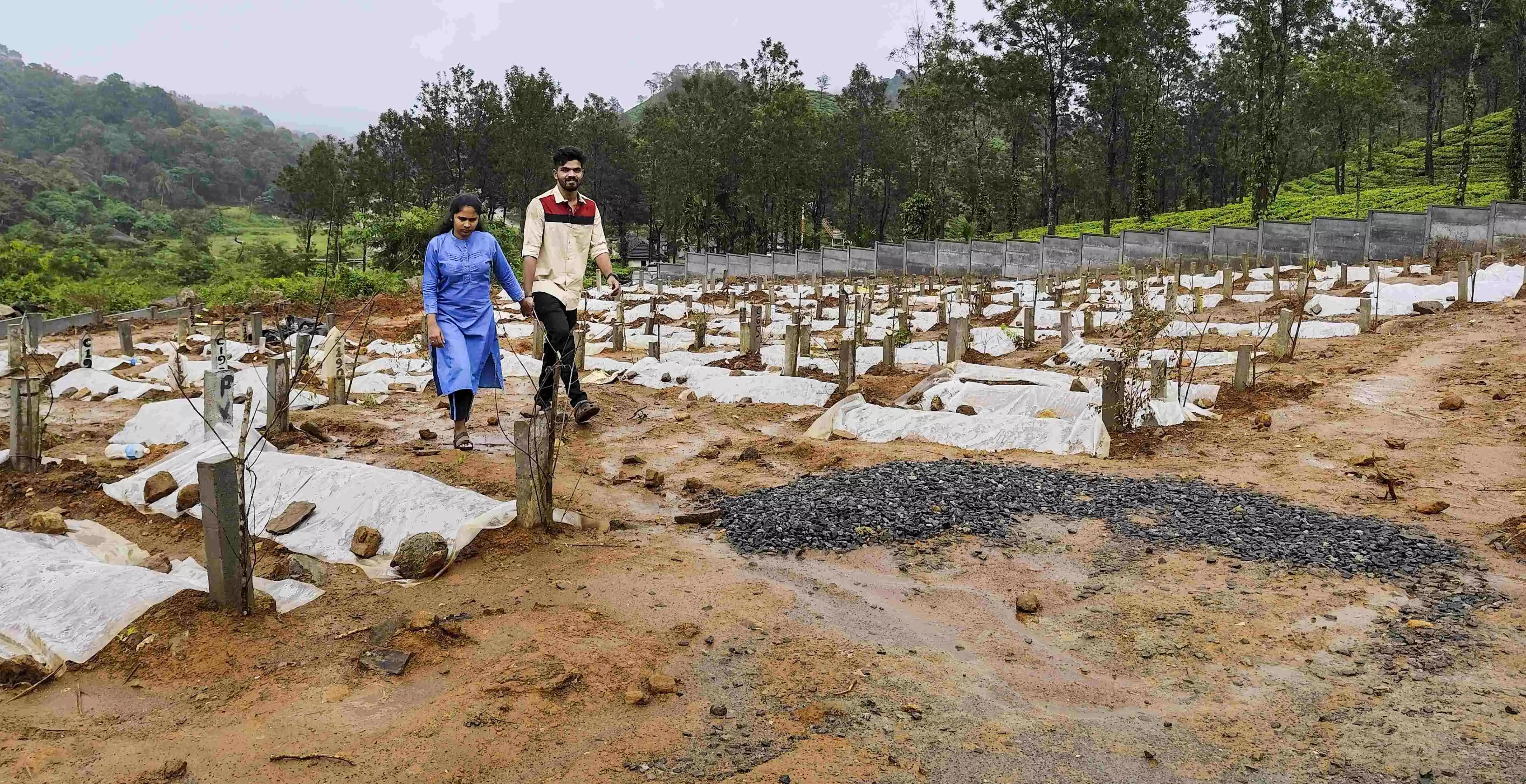 Amid Wayanads devastation, couple reaffirms vows at landslide graveyard Amid Wayanads devastation, couple reaffirms vows at landslide graveyard