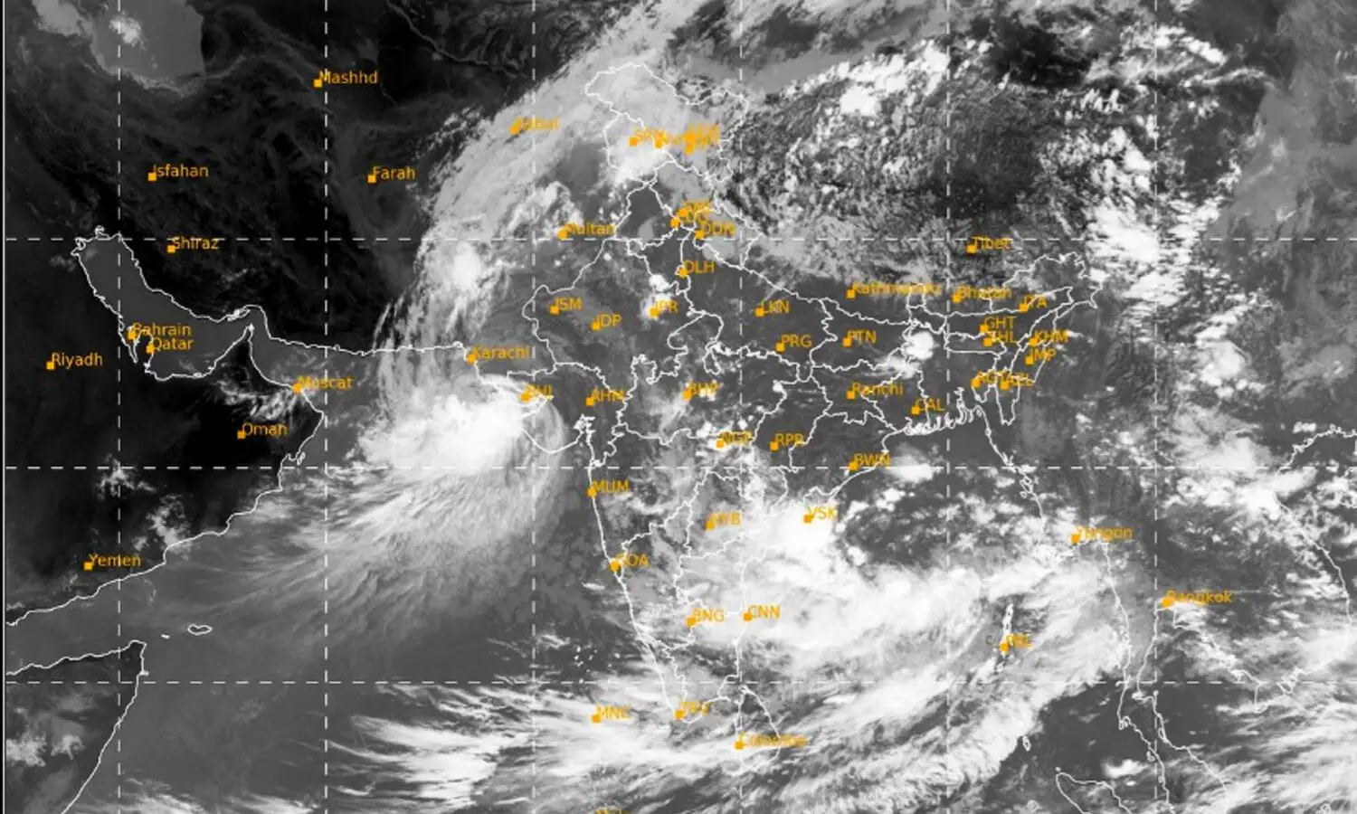 Rains abate in Gujarat but several towns, villages remain flooded; IMD warns of cyclone in Kutch Rains abate in Gujarat but several towns, villages remain flooded; IMD warns of cyclone in Kutch