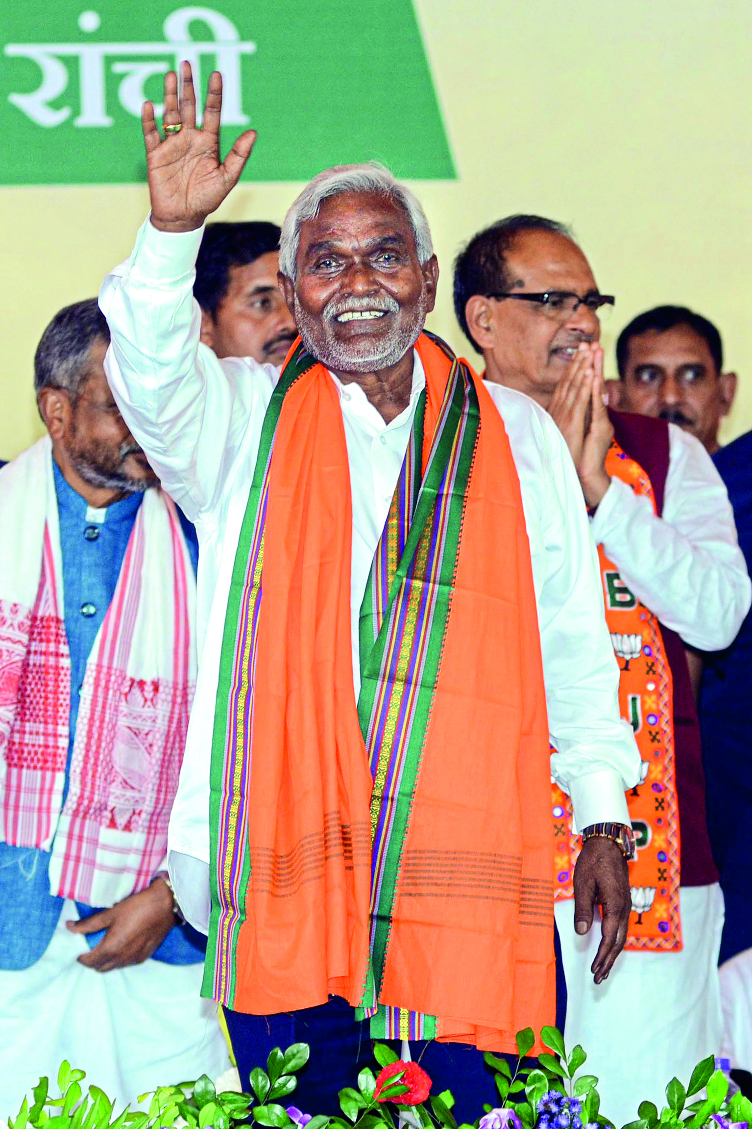 Ex-J’khand CM Champai joins BJP Ex-J’khand CM Champai joins BJP