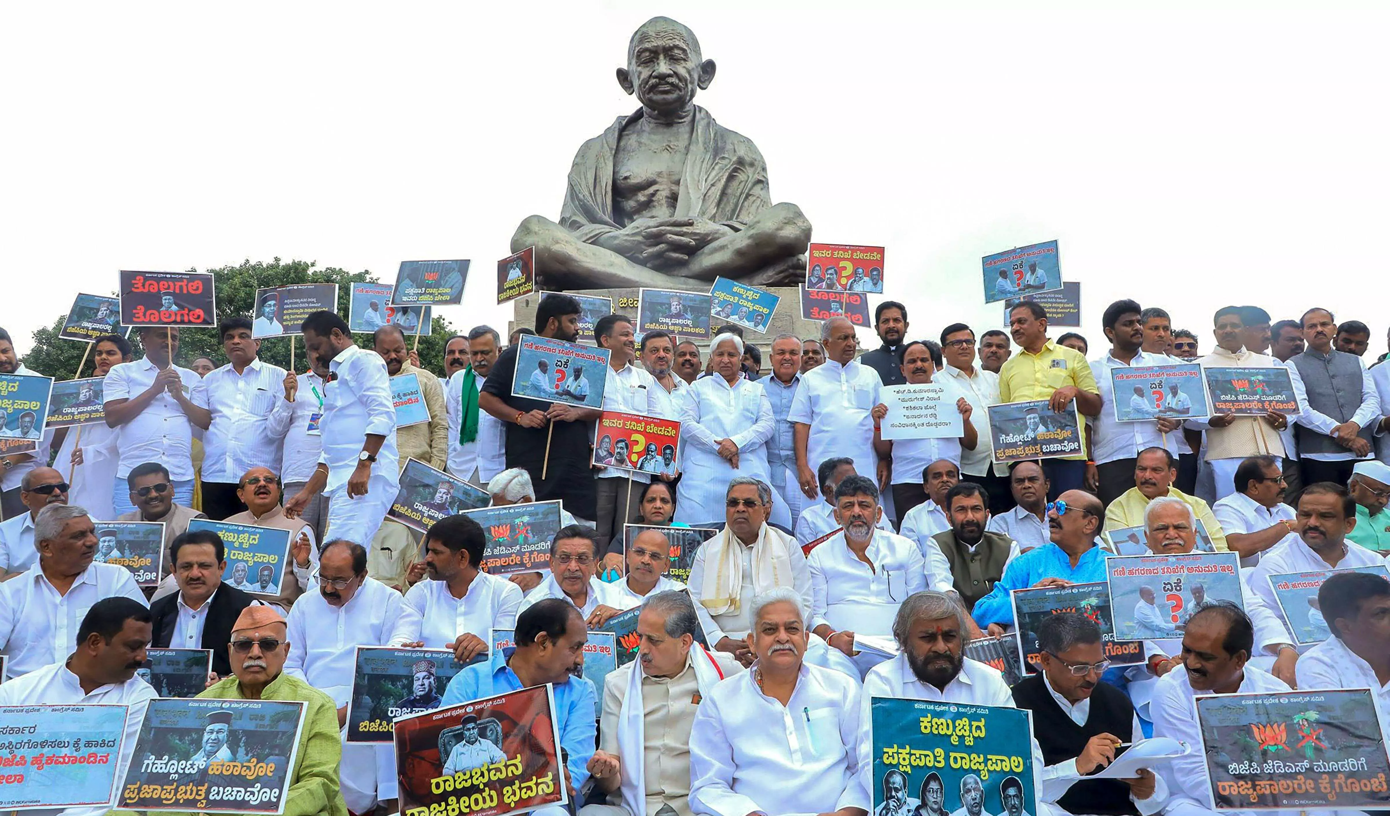 Congress stages Raj Bhavan Chalo against alleged misuse of Karnataka Guvs office Congress stages Raj Bhavan Chalo against alleged misuse of Karnataka Guvs office
