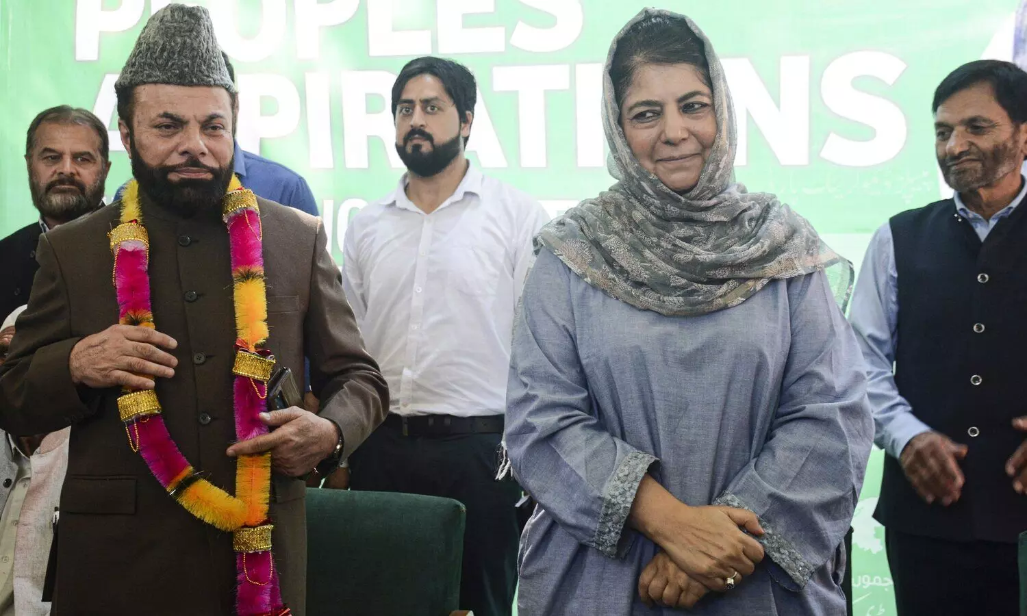 Hurriyat leader Syed Geelani joins PDP
