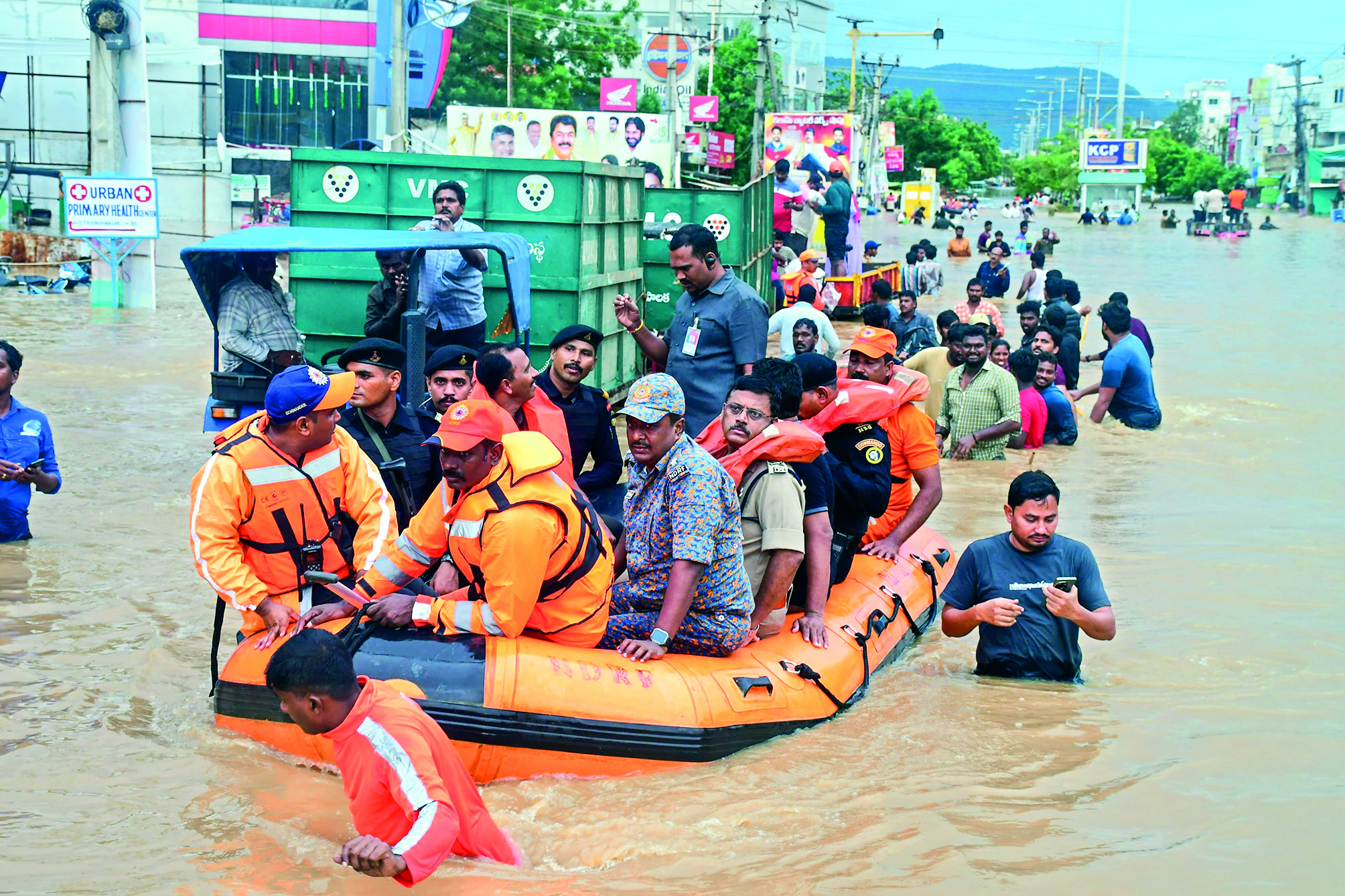 Torrential rains lash  Telangana and Andhra  Pradesh, 10 more killed