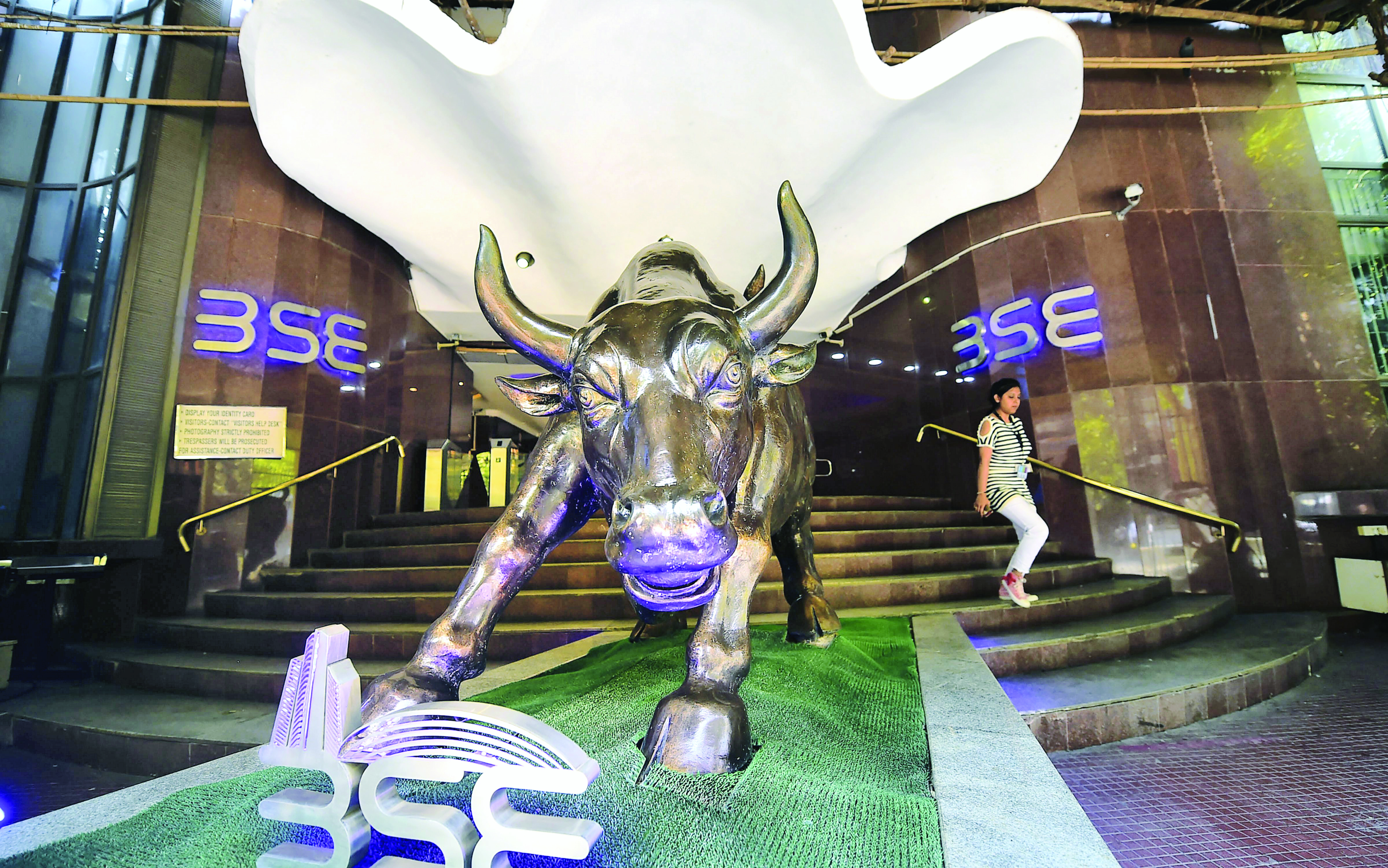 Mcap of 8 of top-10 cos rises `1.53L cr
