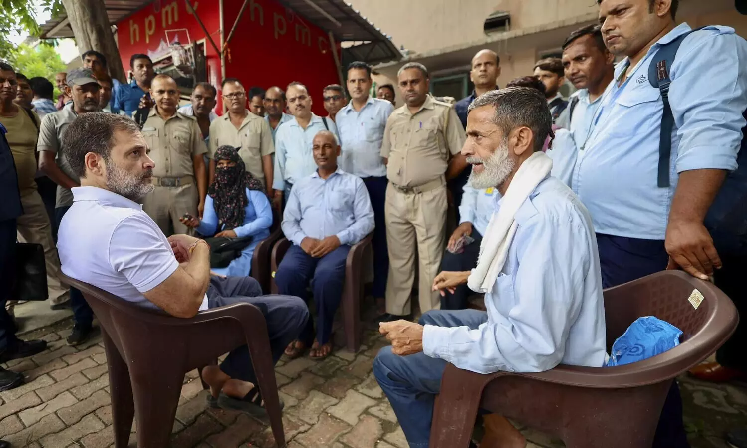 Rahul posts video of interaction with DTC employees, flags injustice