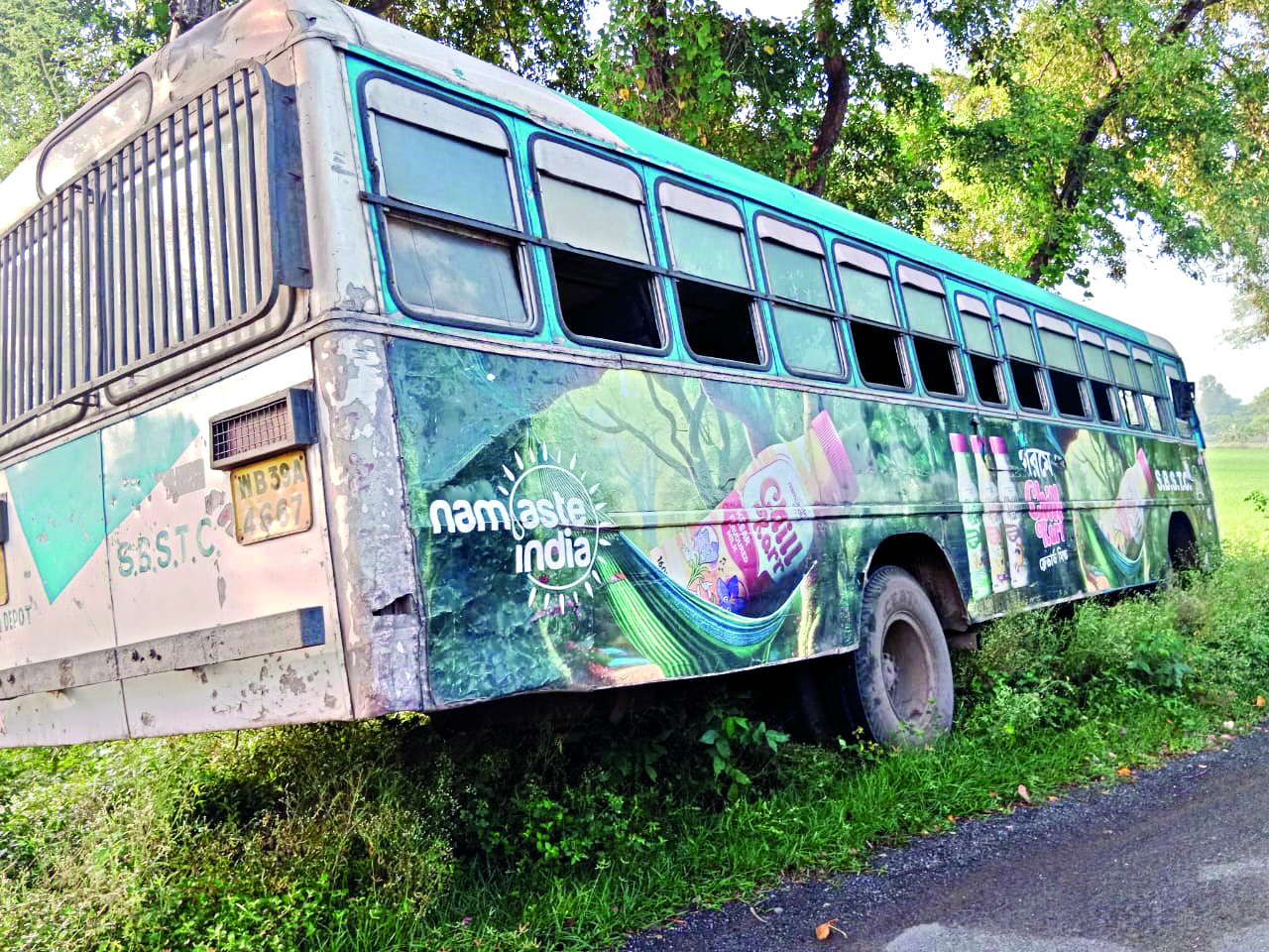 Mob fury: Bus torched at Daulatpur by protestors