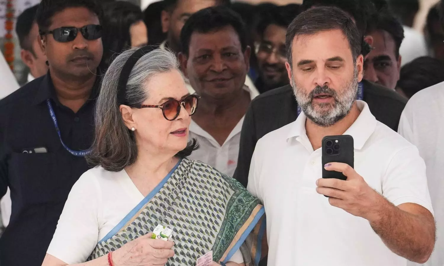 Bdeshi journo, Indian woman booked for spreading fake news against Sonia, Rahul Gandhi Bdeshi journo, Indian woman booked for spreading fake news against Sonia, Rahul Gandhi
