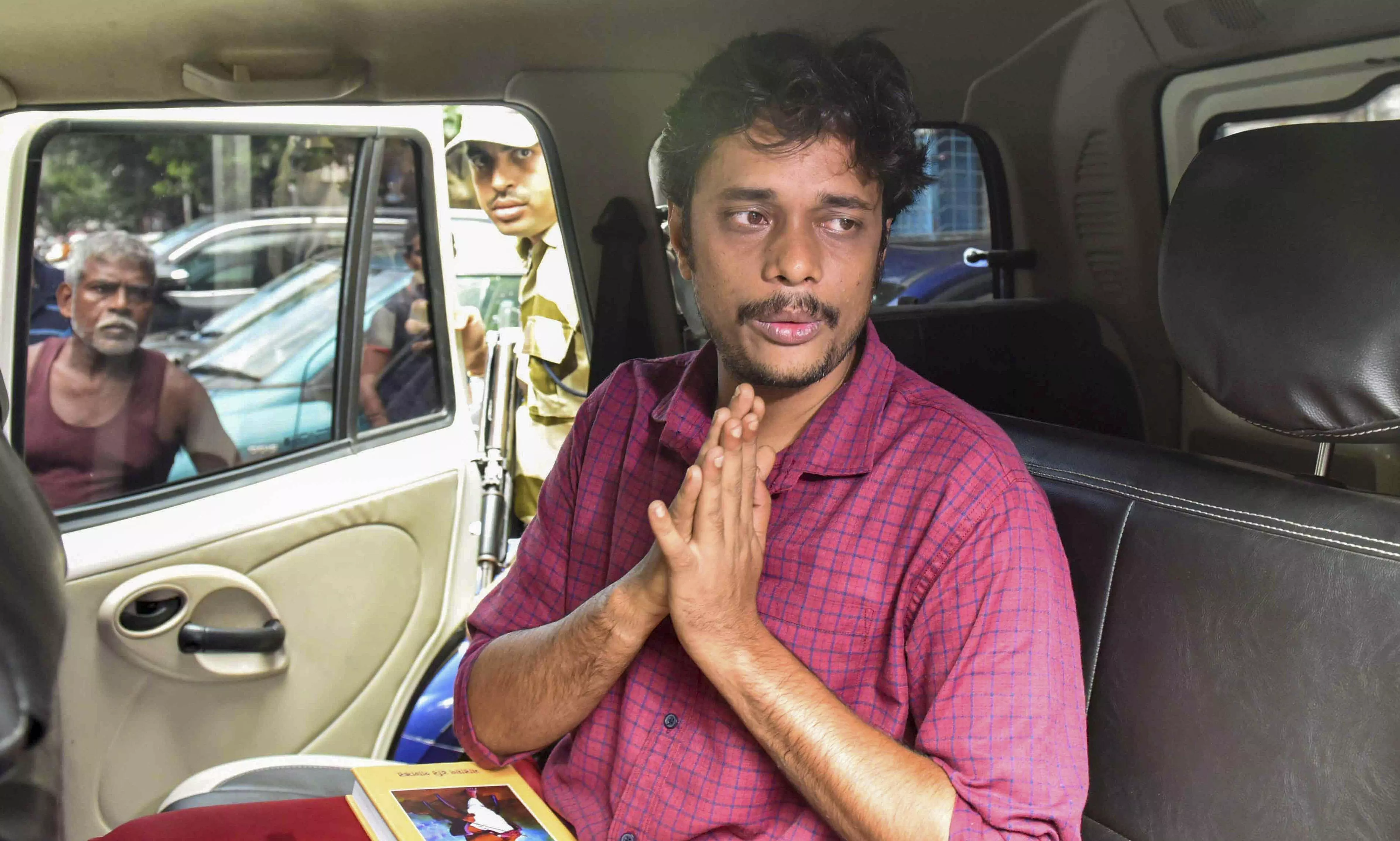 Kolkata protests: SC dismisses WB govts plea against bail to Chhatra Samaj leader Sayan Lahiri Kolkata protests: SC dismisses WB govts plea against bail to Chhatra Samaj leader Sayan Lahiri