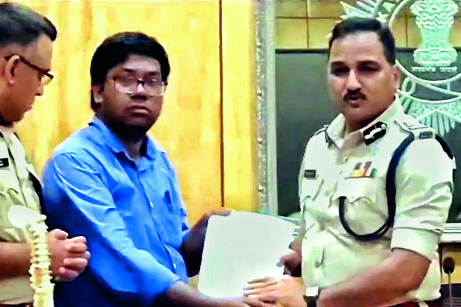 Junior docs withdraw sit-in after 22-member delegation meets CP