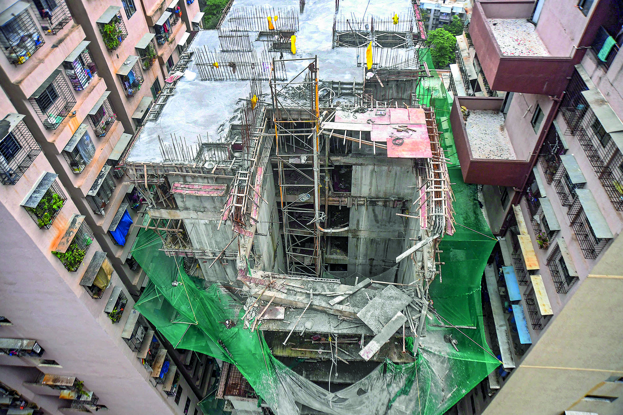 Mumbai: Three labourers killed, three injured in slab collapse Mumbai: Three labourers killed, three injured in slab collapse