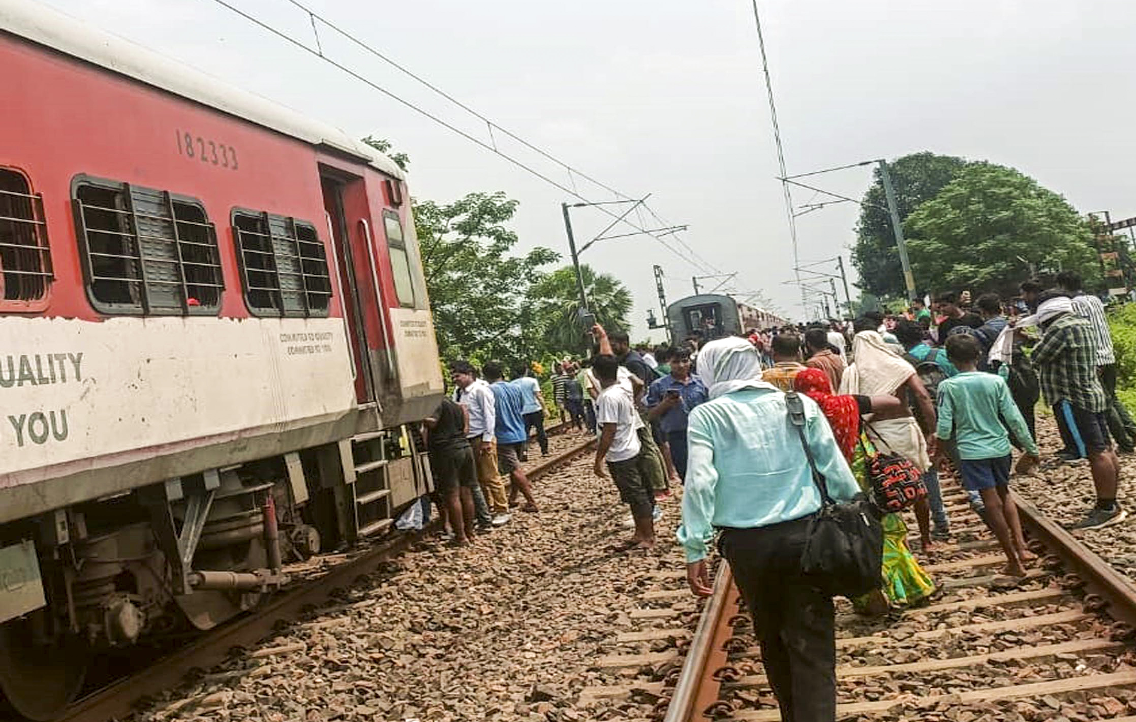 Coupling of Magadh Express breaks, train splits into two near Bihars Buxar