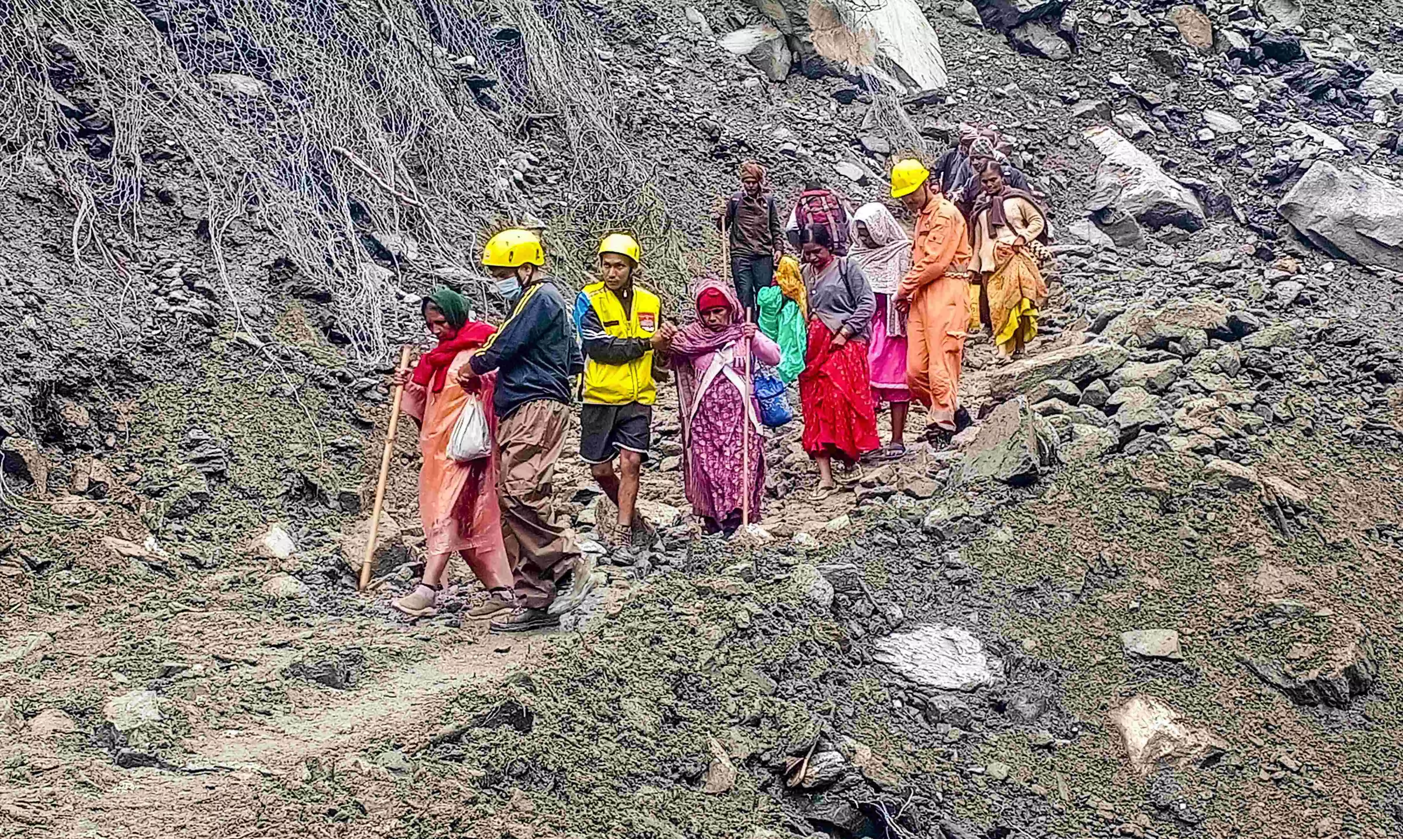 Landslide on Kedarnath route: Death toll climbs to five Landslide on Kedarnath route: Death toll climbs to five