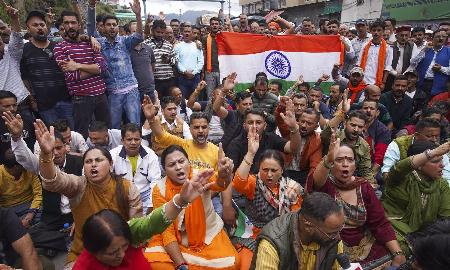 Protestors break barricades, clash with police in Shimla over mosque dispute