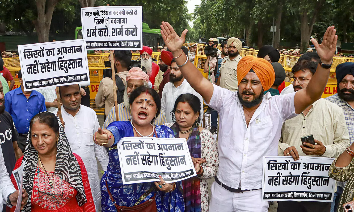 BJPs Sikh cell members protest against Rahul, demand apology over his remarks