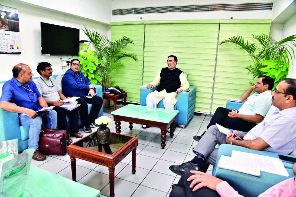 Delhi govt to provide free bio-decomposer spray across 5K acres Delhi govt to provide free bio-decomposer spray across 5K acres