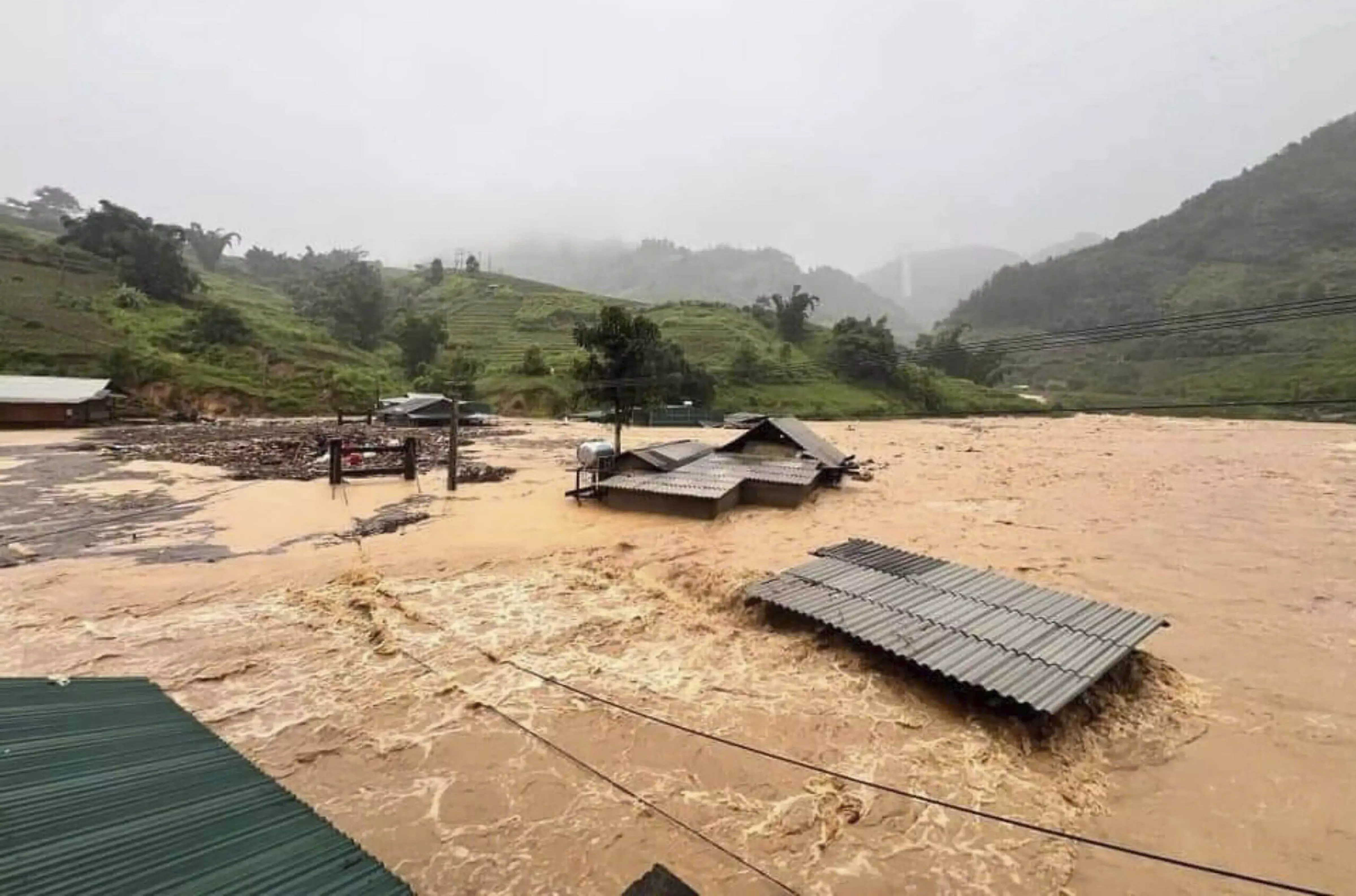 Vietnam death toll climbs to 197 as typhoons aftermath brings flash floods and landslides Vietnam death toll climbs to 197 as typhoons aftermath brings flash floods and landslides